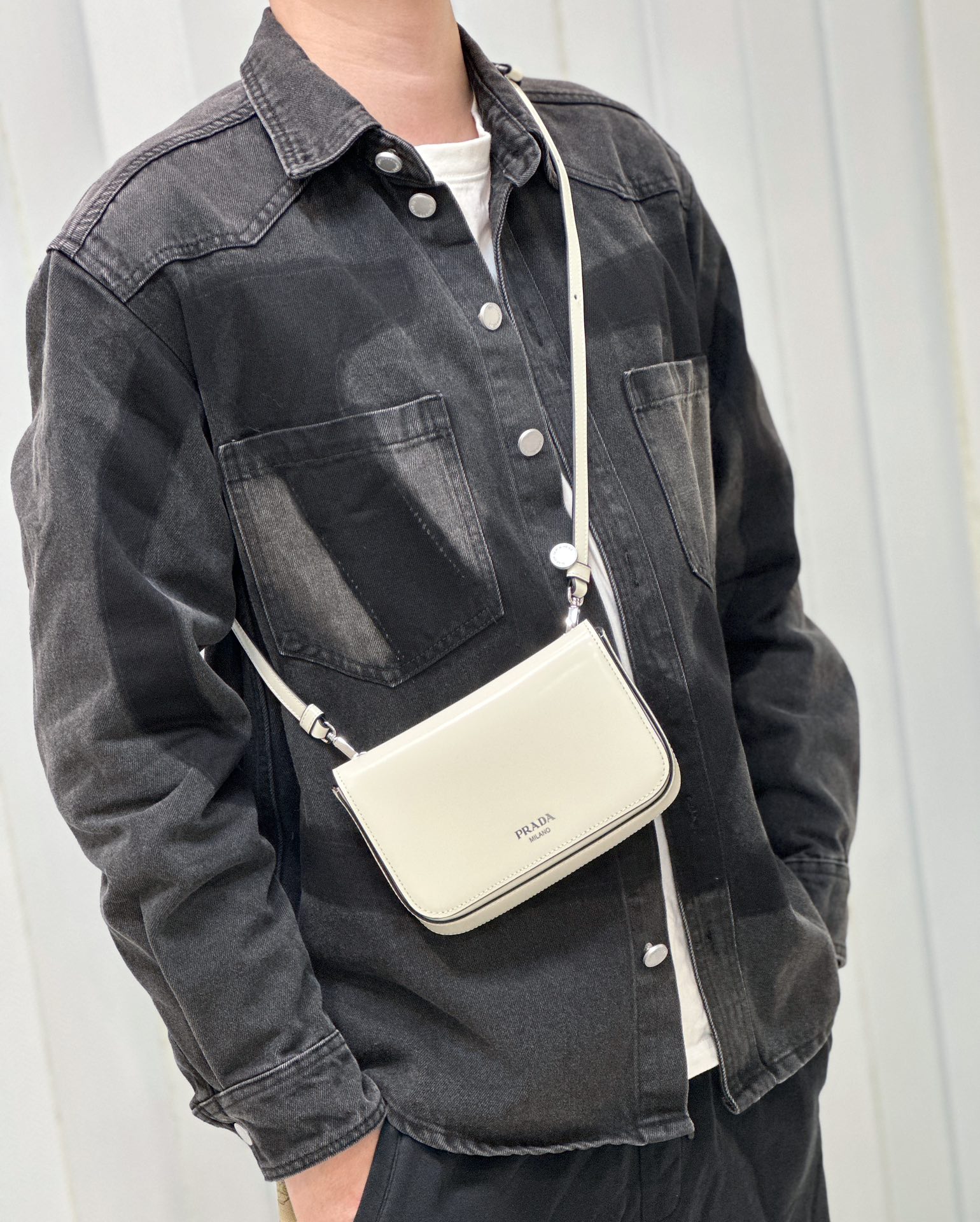 NO:209098,Take pictures of the upper body, Prada [top original list], prada19860909随拍上身图,普拉达【顶级原单】,prada,Bag