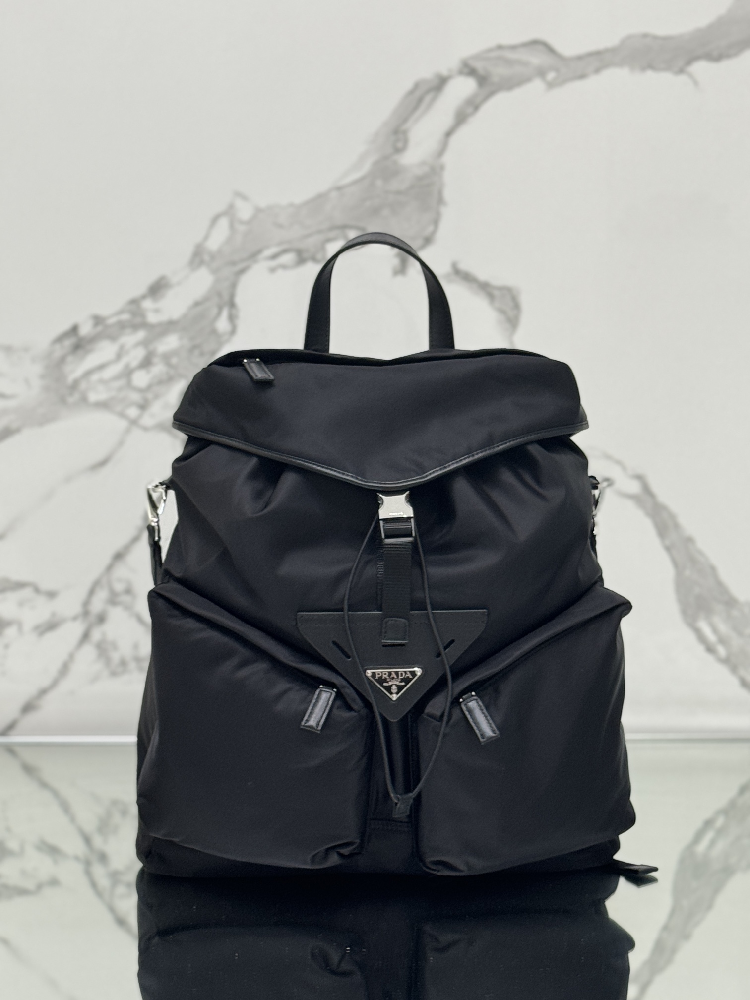 NO:582681,24 Catwalk Backpacks This backpack is made of imported nylon fabric, calfskin and top-grade hardware. It has a front buckle/flap and 2 pockets design. It is equipped with a detachable nylon shoulder strap. The back can be carried on both shoulders or inserted into a trolley case. It is fashionable and practical!  Dimensions: length 38, height 45, base 18cm, model number 2VZ108, Prada [top original order], prada, backpacks, cowhide1986090924走秀款背包 这款双肩背包采用进口尼龙面料,小牛皮和顶级五金,前幅插扣/翻盖和2个口袋设计,配有一条可拆卸尼龙肩带,后幅又可双肩背和插在拉杆箱上,又时尚又实用！ 尺寸长38高45底18cm 款号2VZ108,普拉达【顶级原单】,prada,backpacks,cowhide,Bag