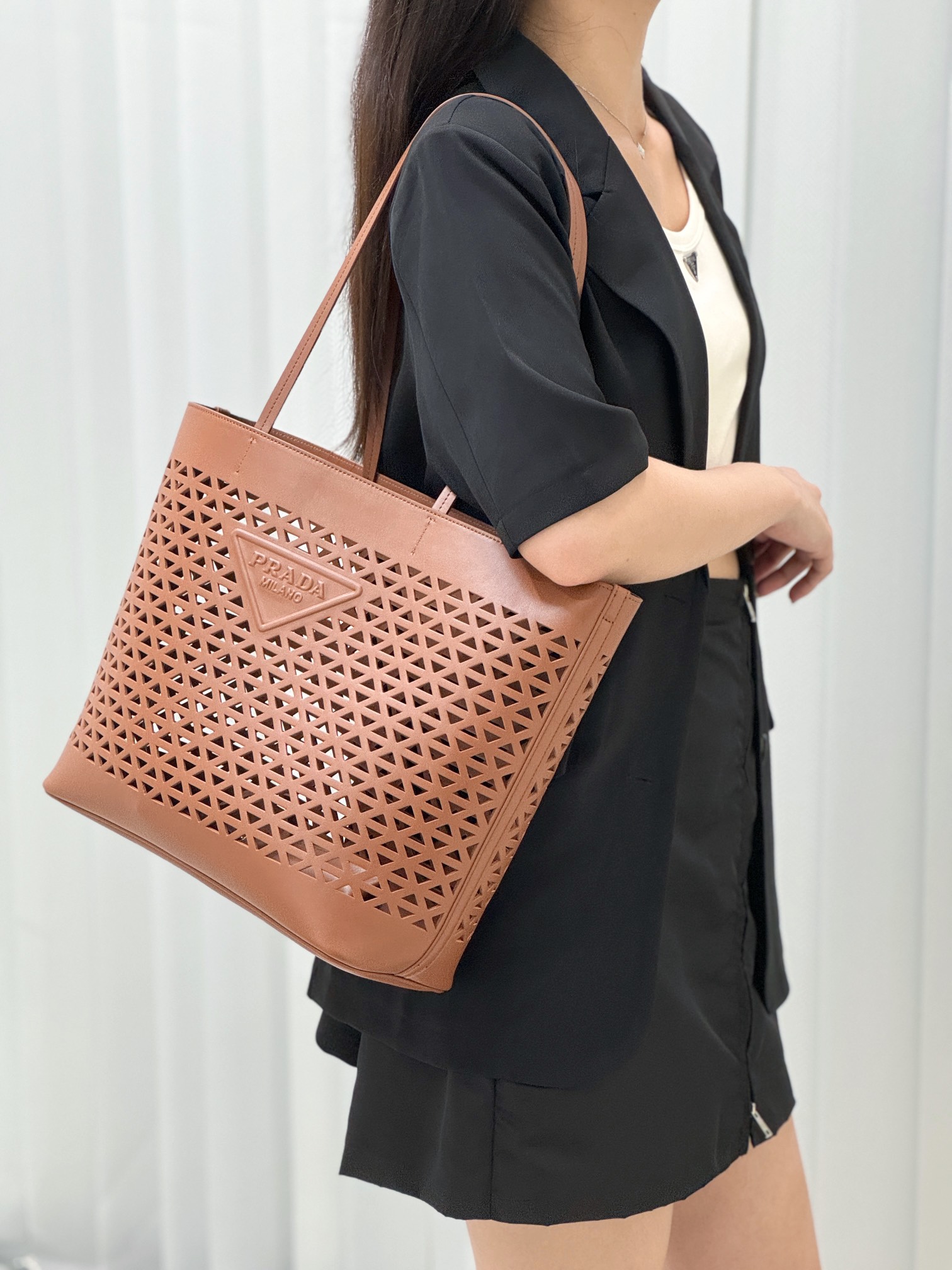 NO:209052,Take pictures of the upper body, Prada [top original list], prada19860909随拍上身图,普拉达【顶级原单】,prada,Bag