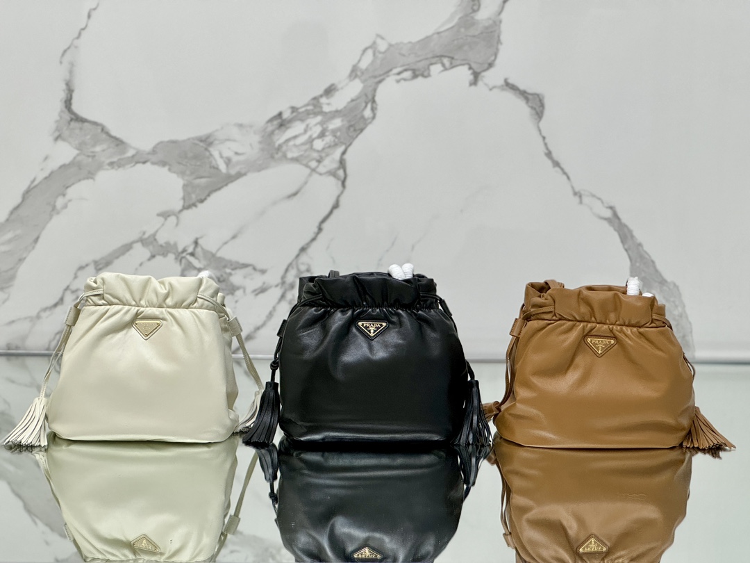 Three colors prada debuts new lucky bag bag