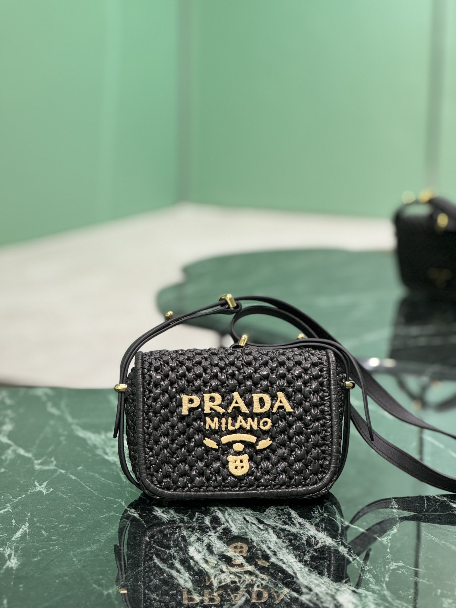 prada exclusive counter delivery single shoulder woven bag
