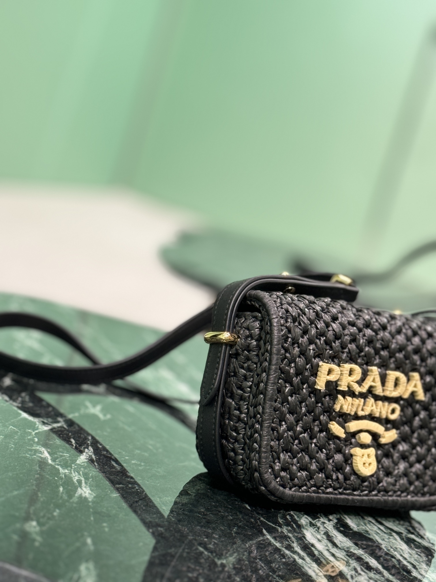 prada exclusive counter delivery single shoulder woven bag