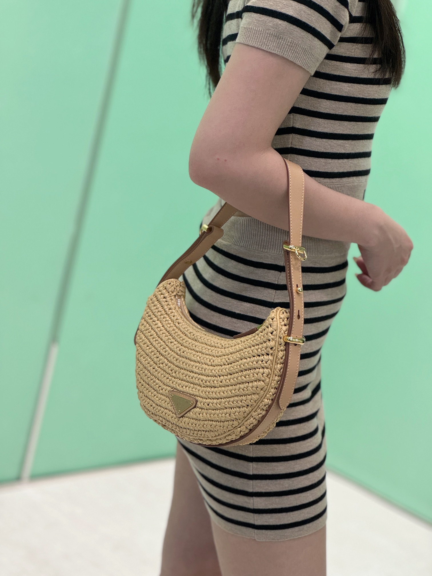 Prada 专柜款经典手袋 5