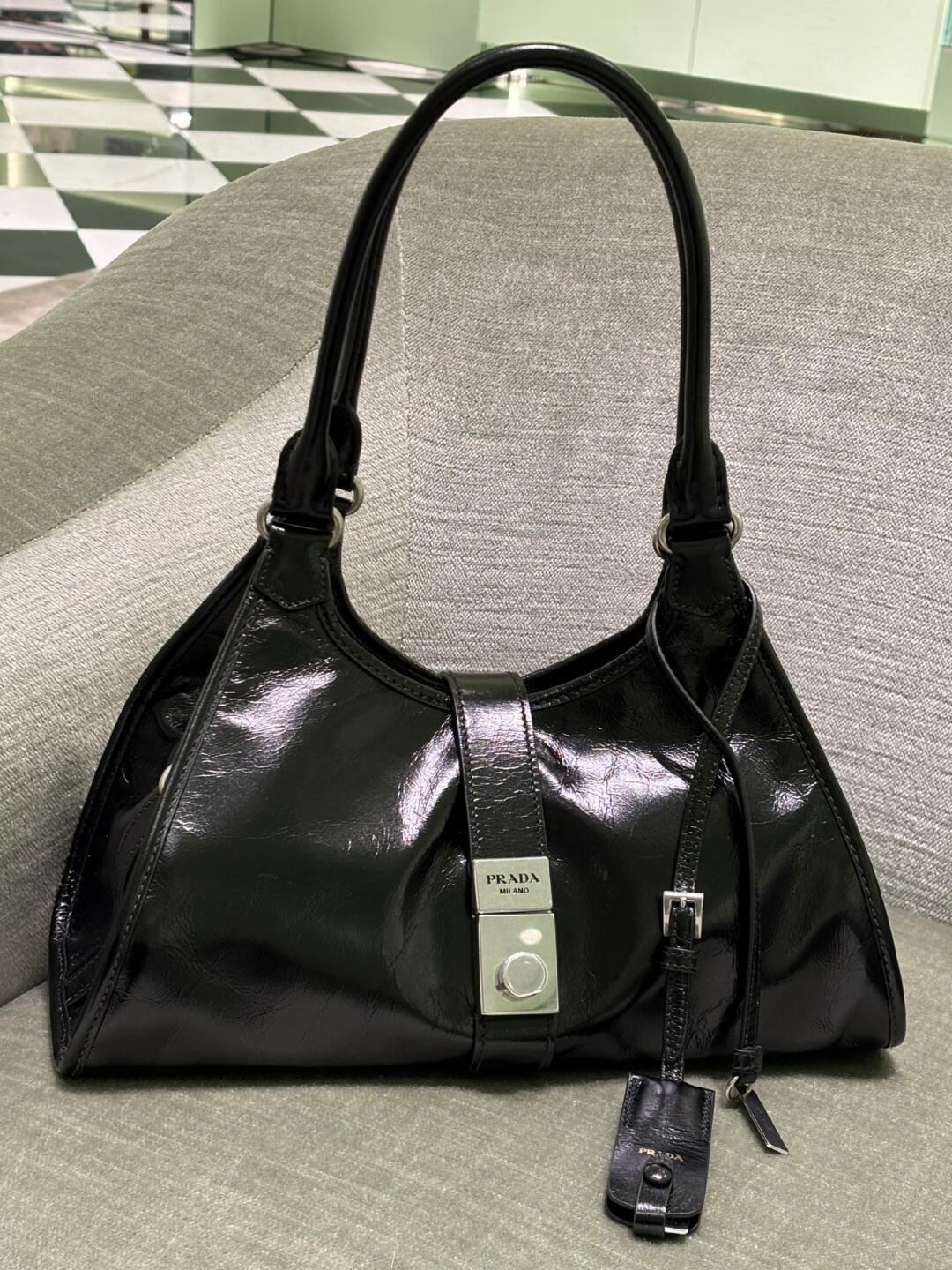 NO:582596,Cabinet picture,Prada【Top original order】,prada19860909柜图,普拉达【顶级原单】,prada,Bag