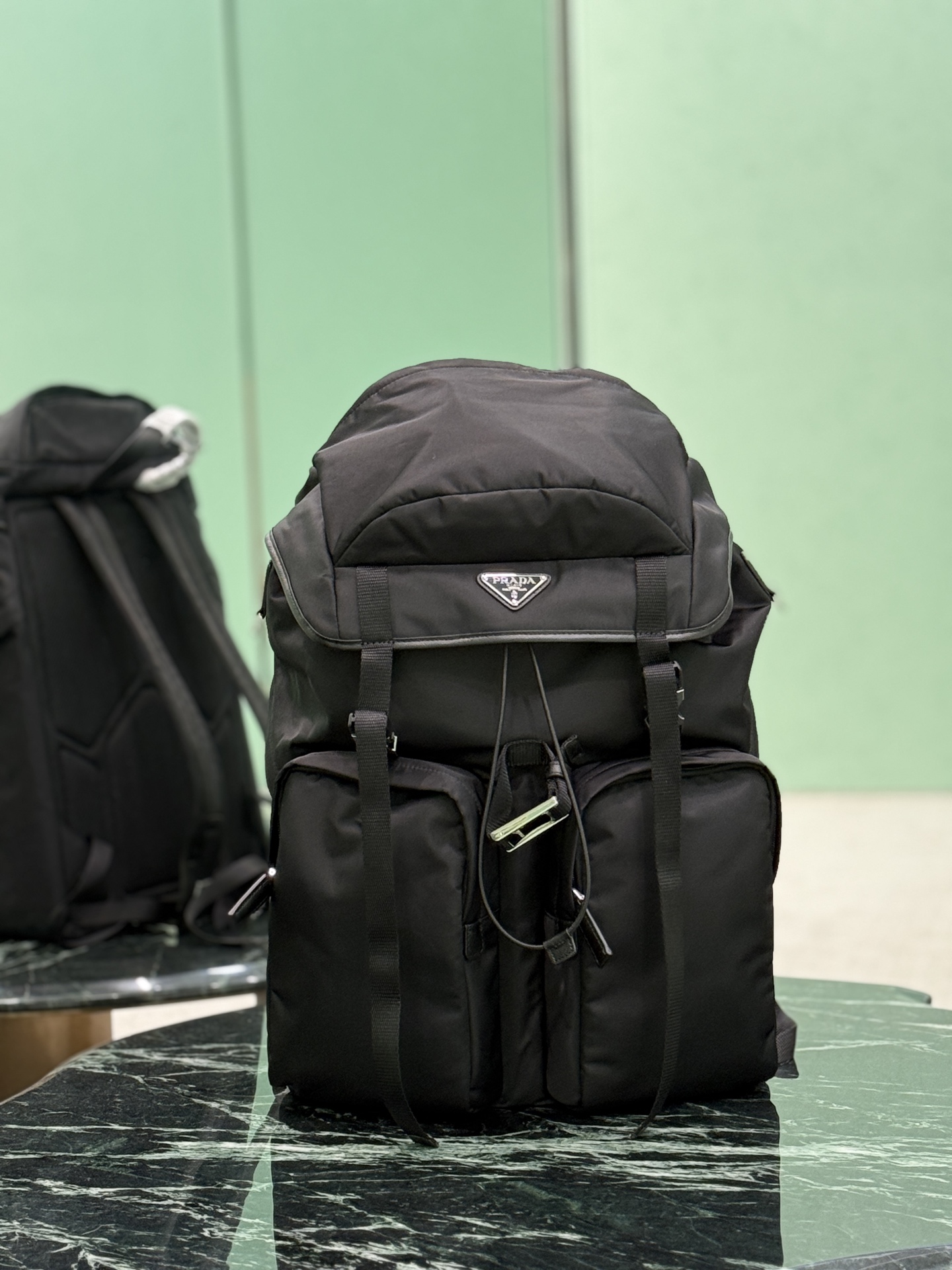 NO:582708,Men's mountaineering bag This backpack is made of imported nylon fabric and has a technical style. The main compartment of the backpack is equipped with a flap and buckle, a rear zipper pocket, an adjustable woven nylon strap, two external zipper pockets and two drawstring water bottle pockets. It has a padded mesh fabric back and many compartments. It must be highly functional and can be used as a business trip/mountain climbing/daily match!  Dimensions: length 32x height 52x bottom 19cm, model number 2VZ019, Prada [top original order], prada, backpacks19860909男士登山包 这款背包采用进口尼龙面料打造,颇具科技风范.背包的主隔层配翻盖和搭扣,后幅拉链式口袋,可调式编织尼龙饰带,两个外部拉链式口袋和两个束绳水壶口袋,加衬网眼织物背面,格层多多,功能性非要强,出差/登山/平时搭配！ 尺寸长32x高52x底19cm 款号2VZ019,普拉达【顶级原单】,prada,backpacks,Bag