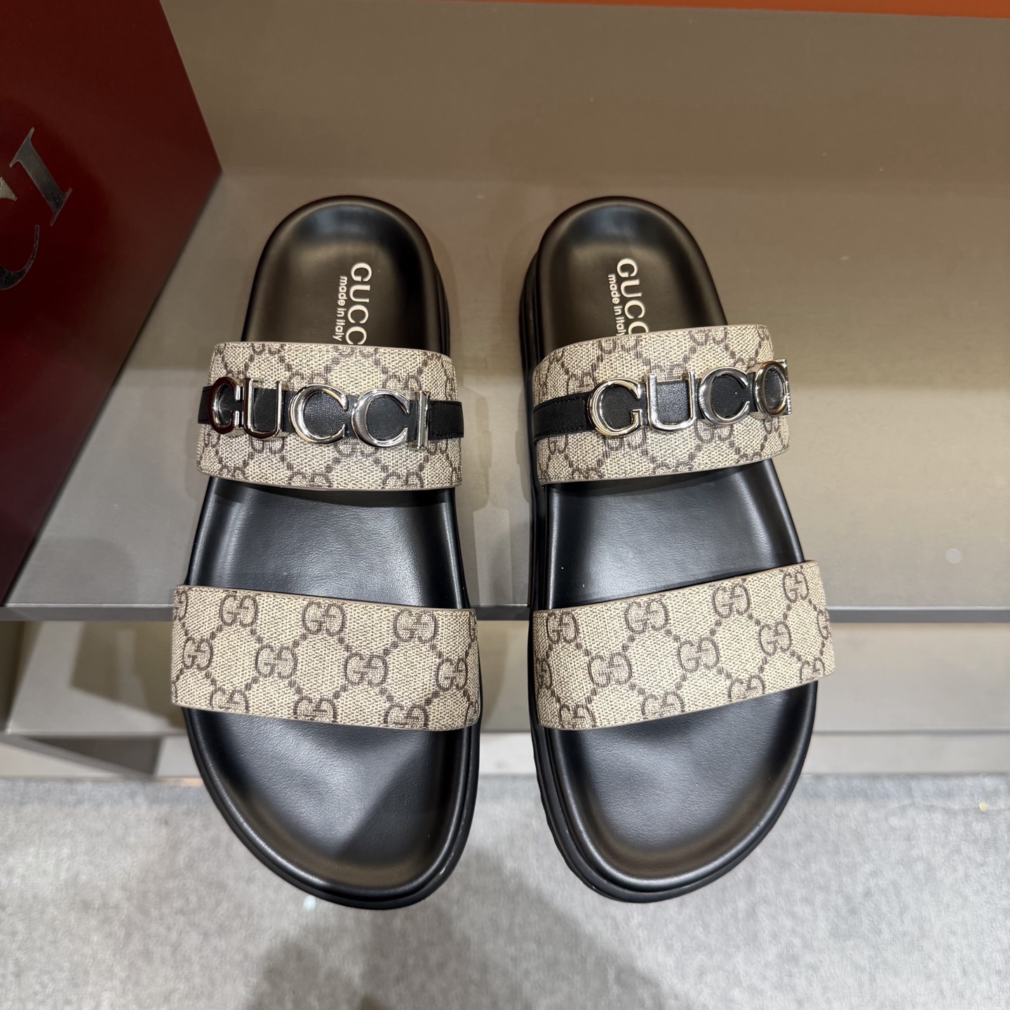 Мужские шлёпанцы Gucci