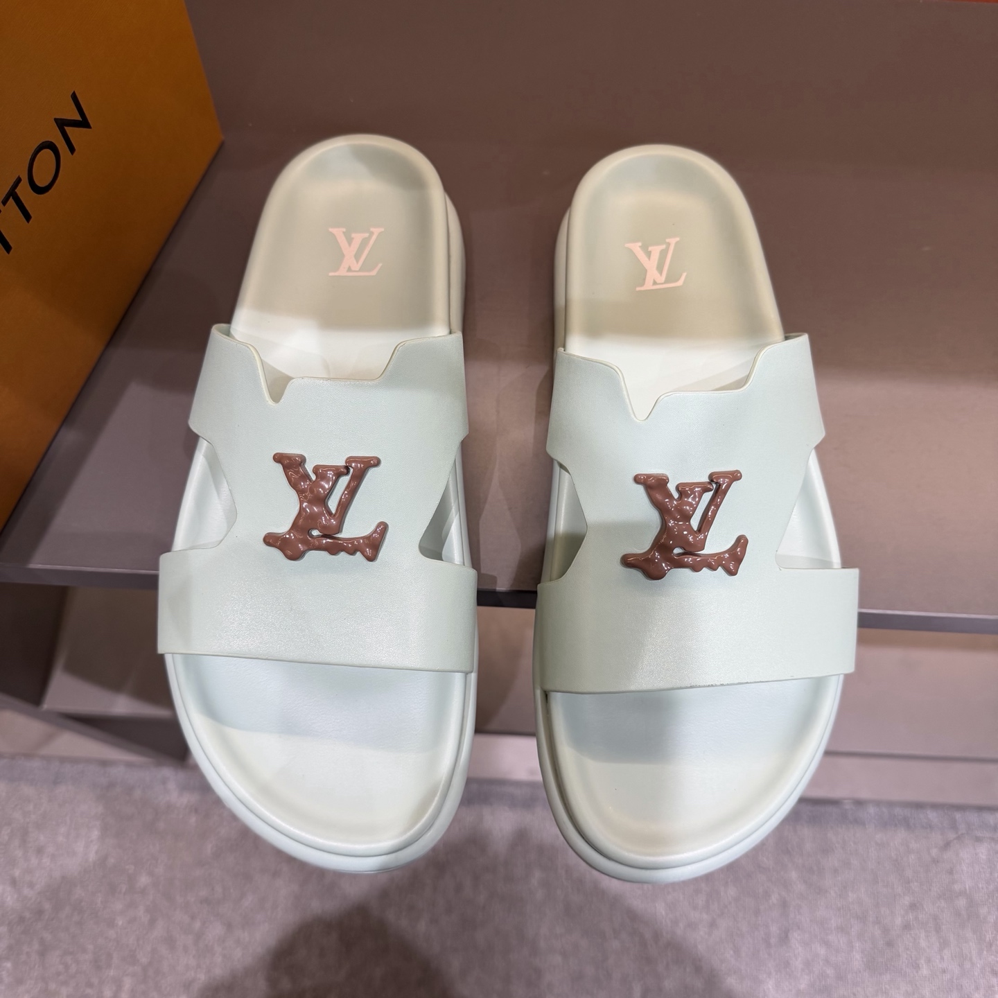 Мужские шлёпанцы Louis Vuitton Venice
