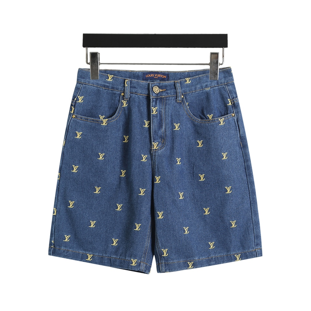 衬衫/💰140   短裤/💰110
路易威登 𝙇𝙤𝙪𝙞𝙨 𝙑𝙪𝙞𝙩𝙩𝙤𝙣 1V 25SS 金色小logo满绣牛仔短袖衬衫短裤套装
轻奢主义 男女日常通勤穿搭必备单品  正确版本  欢迎对比
详细特征
· 采用7×7支精梳赛络纺纱斜纹牛仔面料
· 德国进口绣花机匹绣工艺
· 激光定位裁剪
· 前襟采用工字扣开合设计
· 成衣洗水工艺
· 定制原版黄铜金属链条、五金拉链、铜扣、饰钉
· 专车全麦夹工艺
· 定制原版真皮皮标
· 原版主唛水洗吊牌包装
   颜色：图片色
   尺码：XS/S/M/L