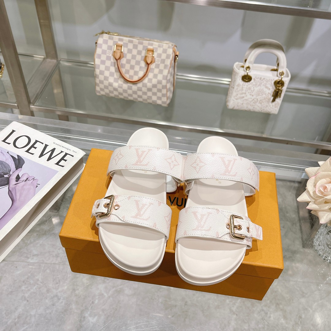 NO:284041,Louis Vuitton donkey spring and summer new slippers recommended 1:1 high-end customization, ultimate comfort boat tow, fabric: cowhide, inner sheepskin, 5 colors available in black, beige, rose red, gold, silver. 35-45,, louis vuitton, louis vuitton, louis vuitton, slippers, cowhide, sheepskin19860909Louis Vuitton驴家春夏新款拖鞋重磅推荐1:1高级定制,极致舒适船拖,面料:牛皮,内里羊皮,5色可选黑,米白,玫红,金色,银色.35-45,,louis vuitton,louis vuitton,louis vuitton,slippers,cowhide,sheepskin,Men's shoes