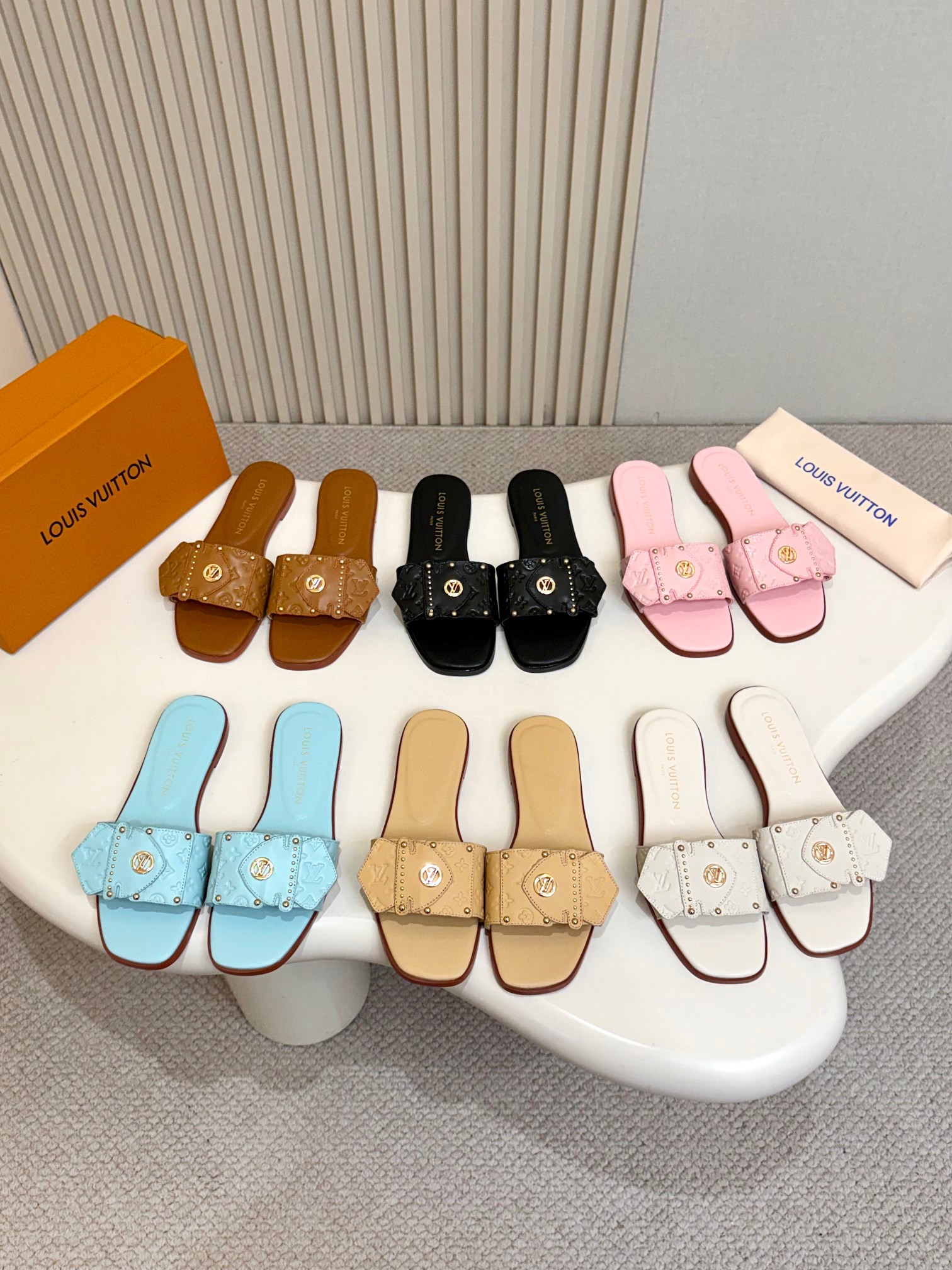 NO:785895,Louis Vuitton's spring and summer new slippers are highly recommended. 1:1 fabric: cowhide, sheepskin lining, 6 colors optional rubber sole, leather sole, slippers, louis vuitton, louis vuitton, louis vuitton, slippers, cowhide, sheepskin19860909Louis Vuitton驴家春夏新款拖鞋重磅推荐1:1面料:牛皮,内里羊皮,6色可选橡胶底 皮底,拖鞋,louis vuitton,louis vuitton,louis vuitton,slippers,cowhide,sheepskin,Women's Shoes