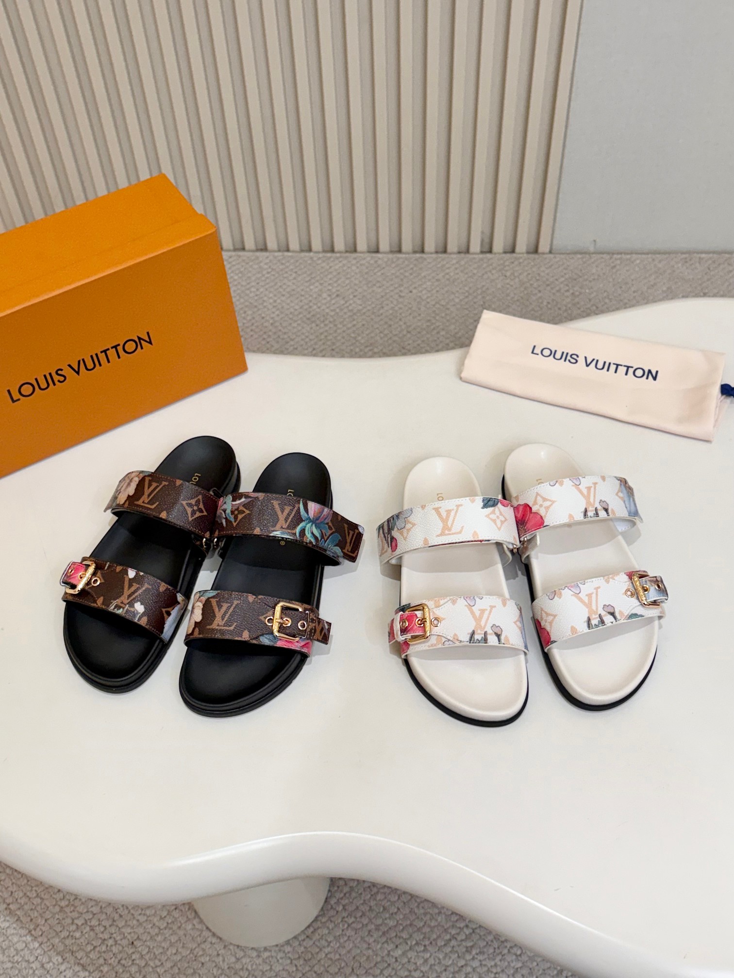 NO:789245,26Louis Vuitton's spring and summer new slippers are highly recommended, 1:1 advanced customization, light and comfortable boat drag 35-45, slippers, louis vuitton, louis vuitton, louis vuitton, slippers1986090926Louis Vuitton驴家春夏新款拖鞋重磅推荐1:1高级定制,轻盈舒适船拖35-45,,拖鞋,louis vuitton,louis vuitton,louis vuitton,slippers,Women's Shoes