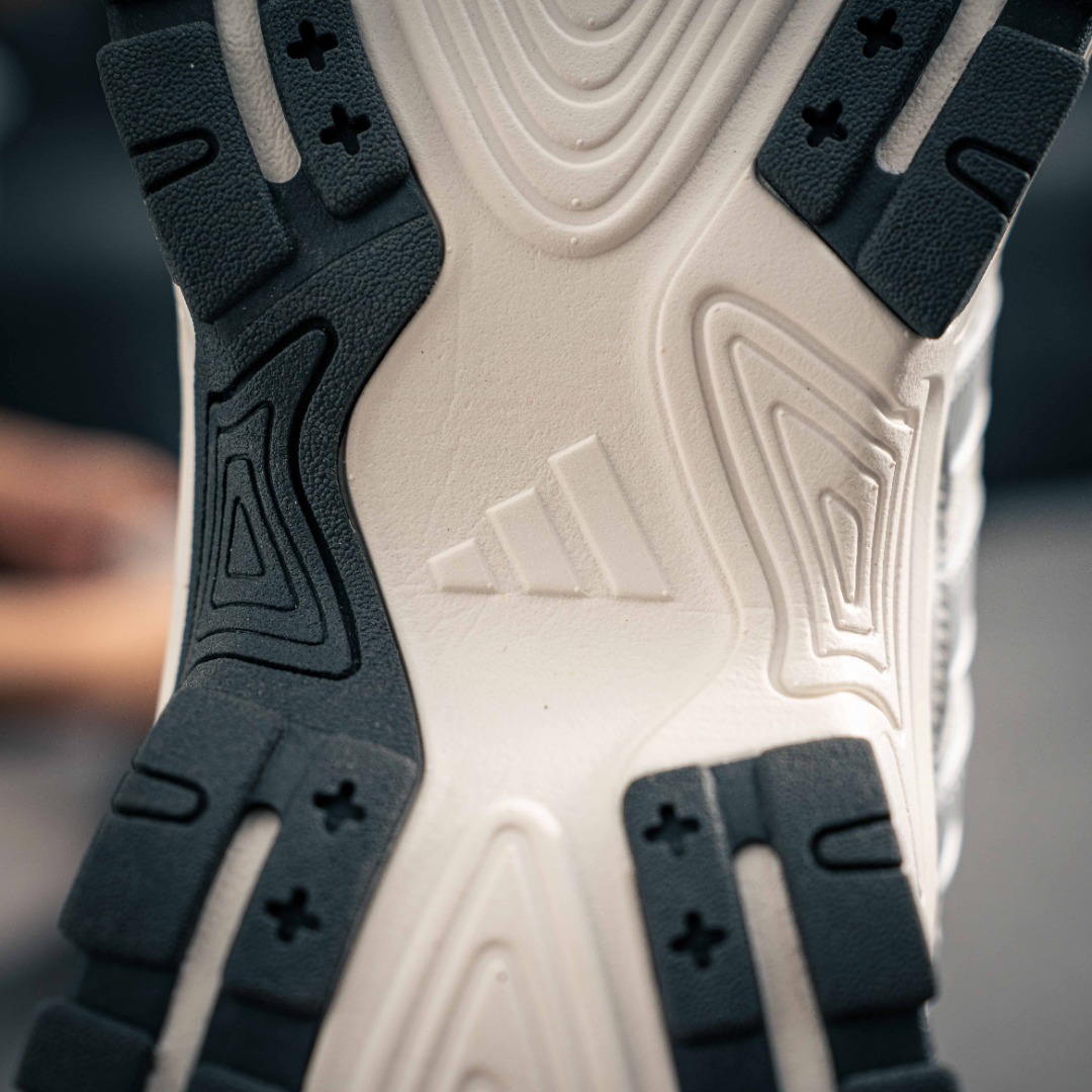 Adidas 阿迪达斯SHADOW FEVER 复古跑鞋简约舒适防滑耐磨 低帮 休闲跑步鞋  JQ7622