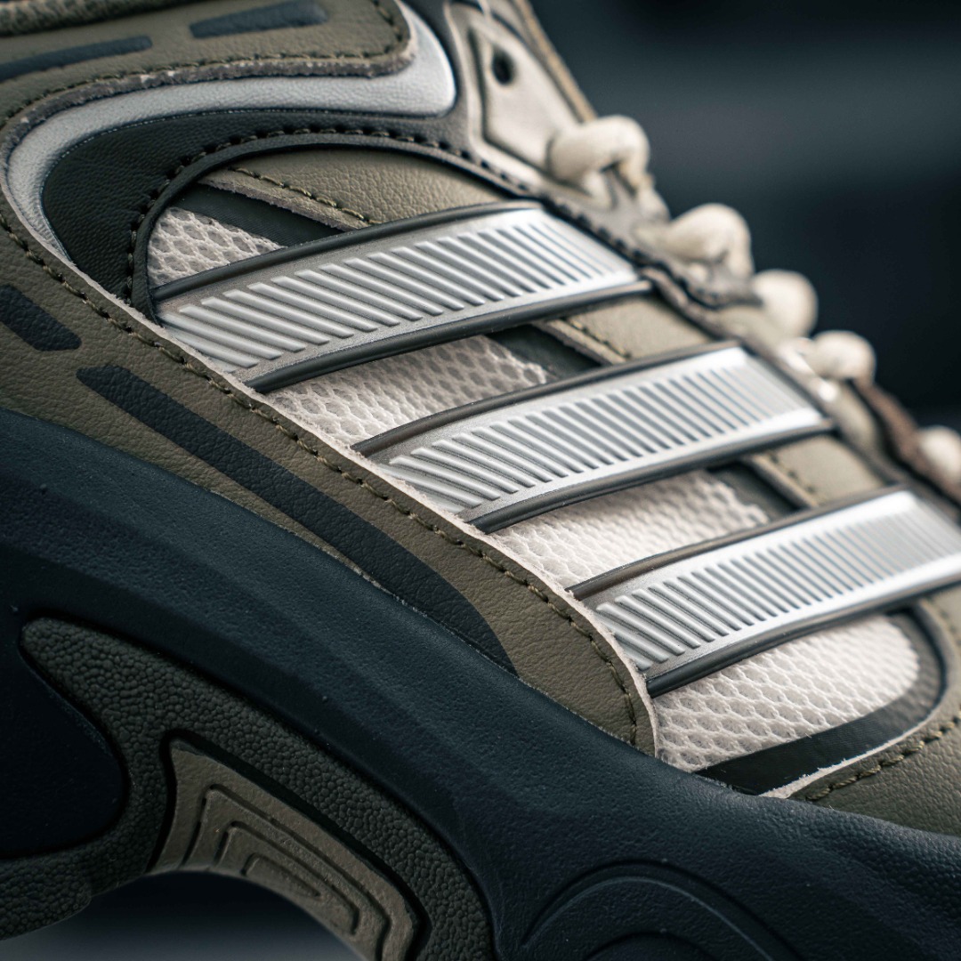 Adidas 阿迪达斯SHADOW FEVER 复古跑鞋简约舒适防滑耐磨 低帮 休闲跑步鞋  JR8215