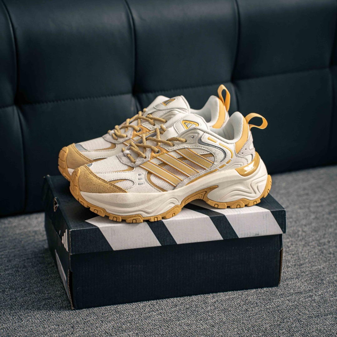 200 Adidas 阿迪达斯SHADOW FEVER 复古跑鞋简约舒适防滑耐磨 低帮 休闲跑步鞋  JR0041