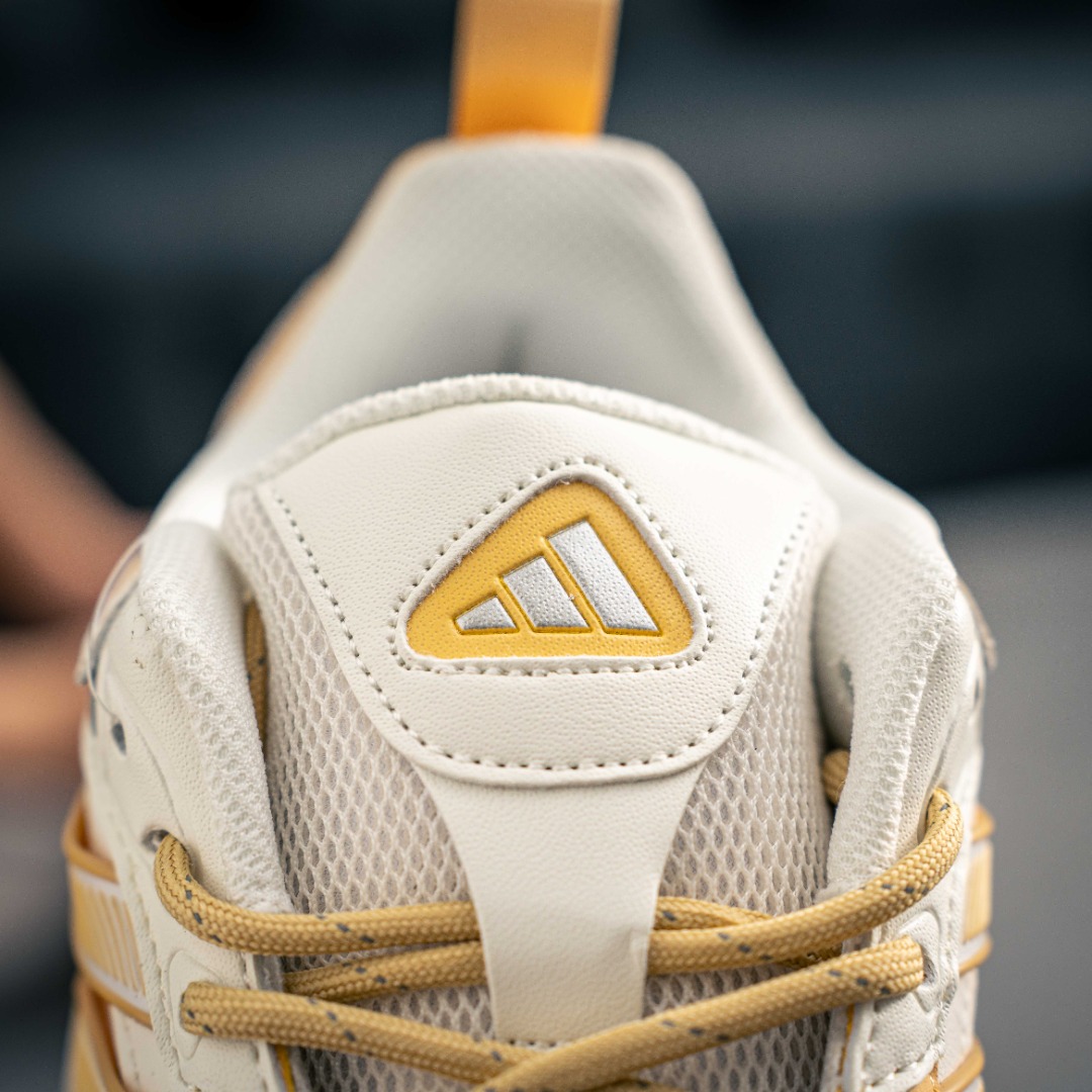 200 Adidas 阿迪达斯SHADOW FEVER 复古跑鞋简约舒适防滑耐磨 低帮 休闲跑步鞋  JR0041