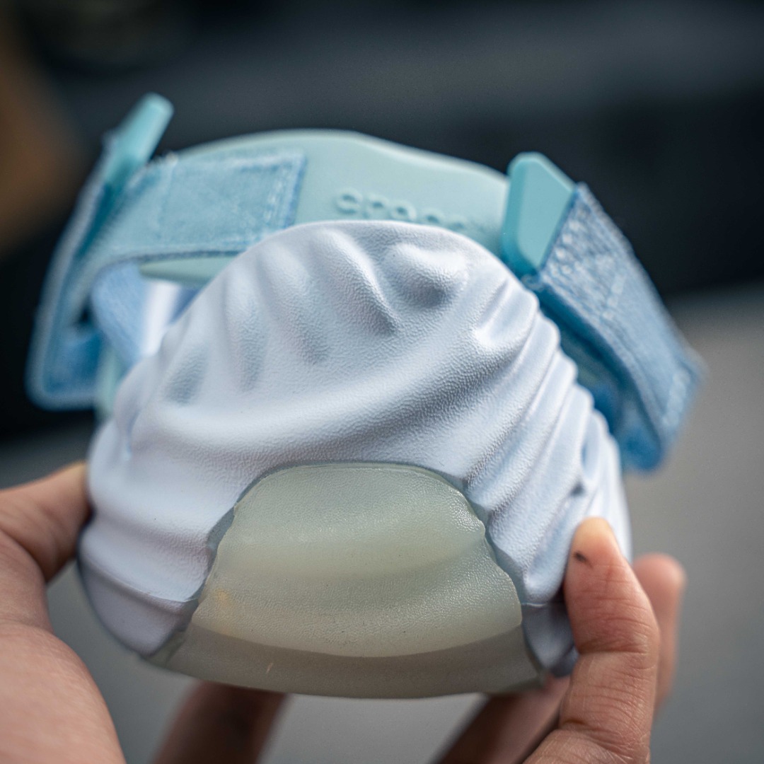 💰180
含盒子 卡骆驰联乘新晋国际知名鞋类设计师Salehe Bembury x Crocs Pollex Clog"Stratus"指纹式脊骨系列夏日沙滩室内外穿搭休闲涉水洞洞鞋凉拖鞋
尺码:M4/W6=36-37(22cm) M5/W7=37-38(23cm) M6/W8=38-39(24cm) M7/W9=39-40(25cm) M8/W10=41-42(26cm) M9/W11=42-43(27cm) M10/W12=43-44(28cm) M11=45-46(29cm) M12=47-48(30cm)