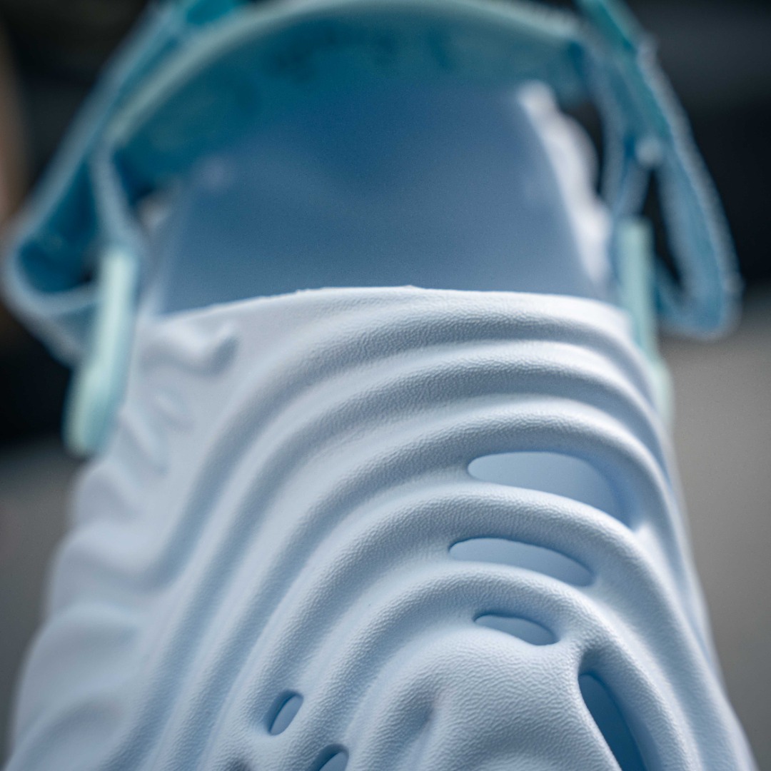 💰180
含盒子 卡骆驰联乘新晋国际知名鞋类设计师Salehe Bembury x Crocs Pollex Clog"Stratus"指纹式脊骨系列夏日沙滩室内外穿搭休闲涉水洞洞鞋凉拖鞋
尺码:M4/W6=36-37(22cm) M5/W7=37-38(23cm) M6/W8=38-39(24cm) M7/W9=39-40(25cm) M8/W10=41-42(26cm) M9/W11=42-43(27cm) M10/W12=43-44(28cm) M11=45-46(29cm) M12=47-48(30cm)