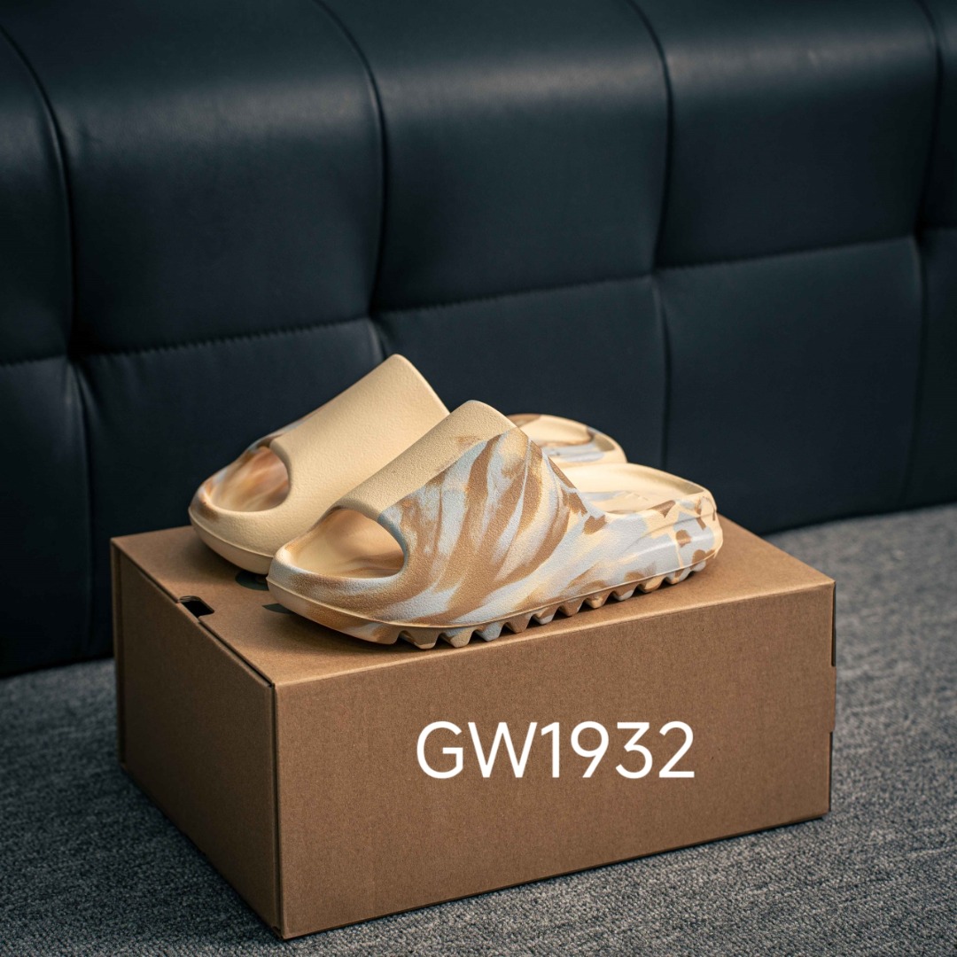 [Sandals and Slippers Series]Adidas Adidas OriginalYeezySlide Kanye coconut sl