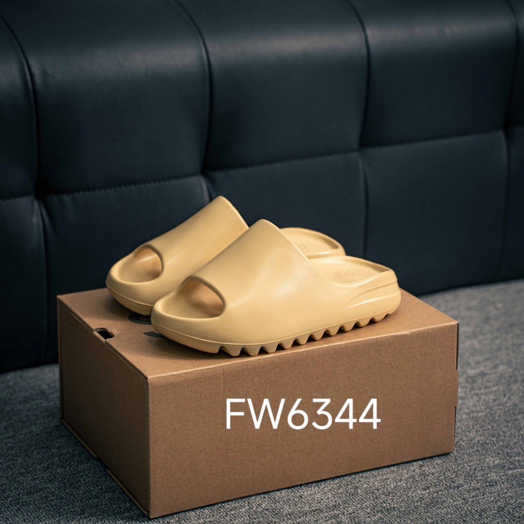[Sandals and Slippers Series]Adidas Adidas OriginalYeezySlide Kanye coconut sl