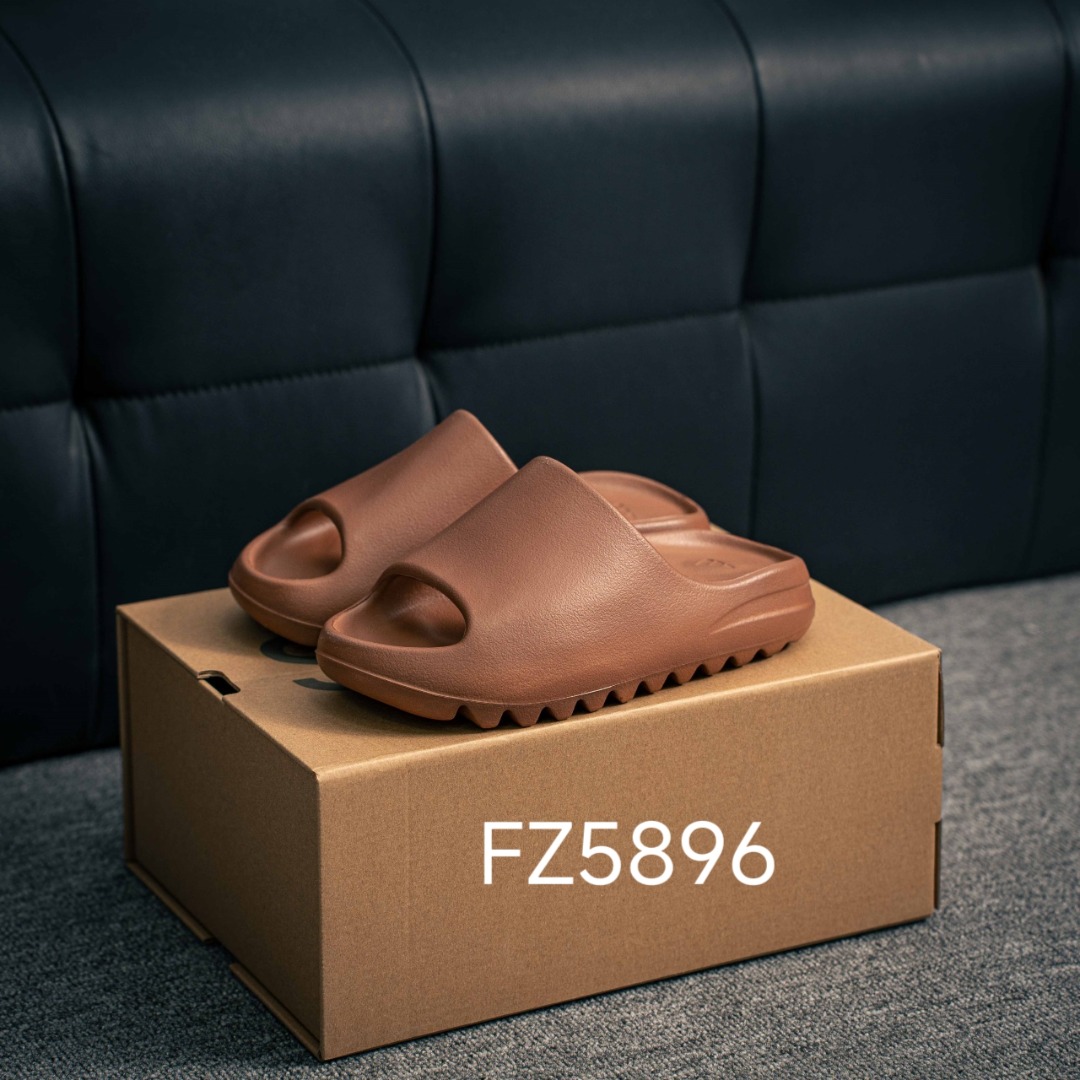 [Sandals and Slippers Series]Adidas Adidas OriginalYeezySlide Kanye coconut sl