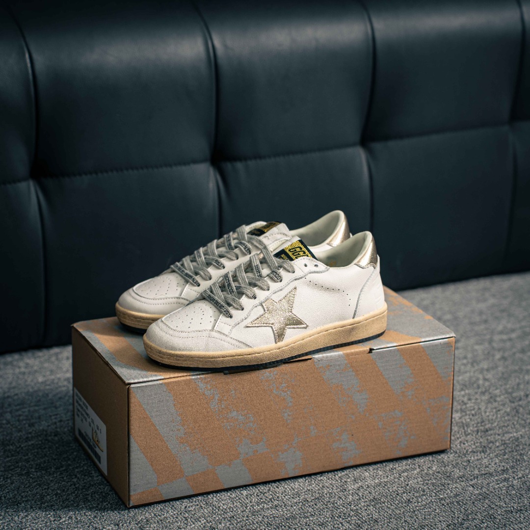 💰230         核心私

GGDB Golden Goose Super Star
系列小脏运动鞋 25ss官方新款
火爆全网各路明星纷纷上脚，头层公司级小脏鞋，完美精细做工，全手工打磨做旧，自带3厘米内增高，巴黎时装周出镜率最高的小脏鞋。2023Golden Goose 官网同步上新，舒服不磨脚！
Size：35 36 37 38 39