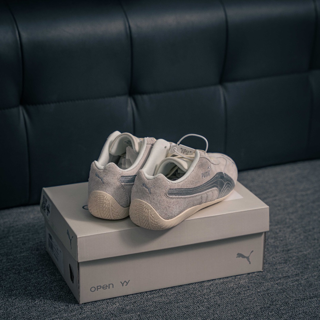 💰150        核心私

Puma Speedcat premlum
彪马薄底系列 复古运动休闲跑鞋 
鞋面设计轻量透气 提供了舒适性和穿着感受
柔软内里材质 穿着更加舒适
橡胶鞋底提供持久的牵引力
货号：401603 03
尺码：35 36 37 37.5 38 38.5 39.5 40 40.5 41.5 42 42.5 43 44 45