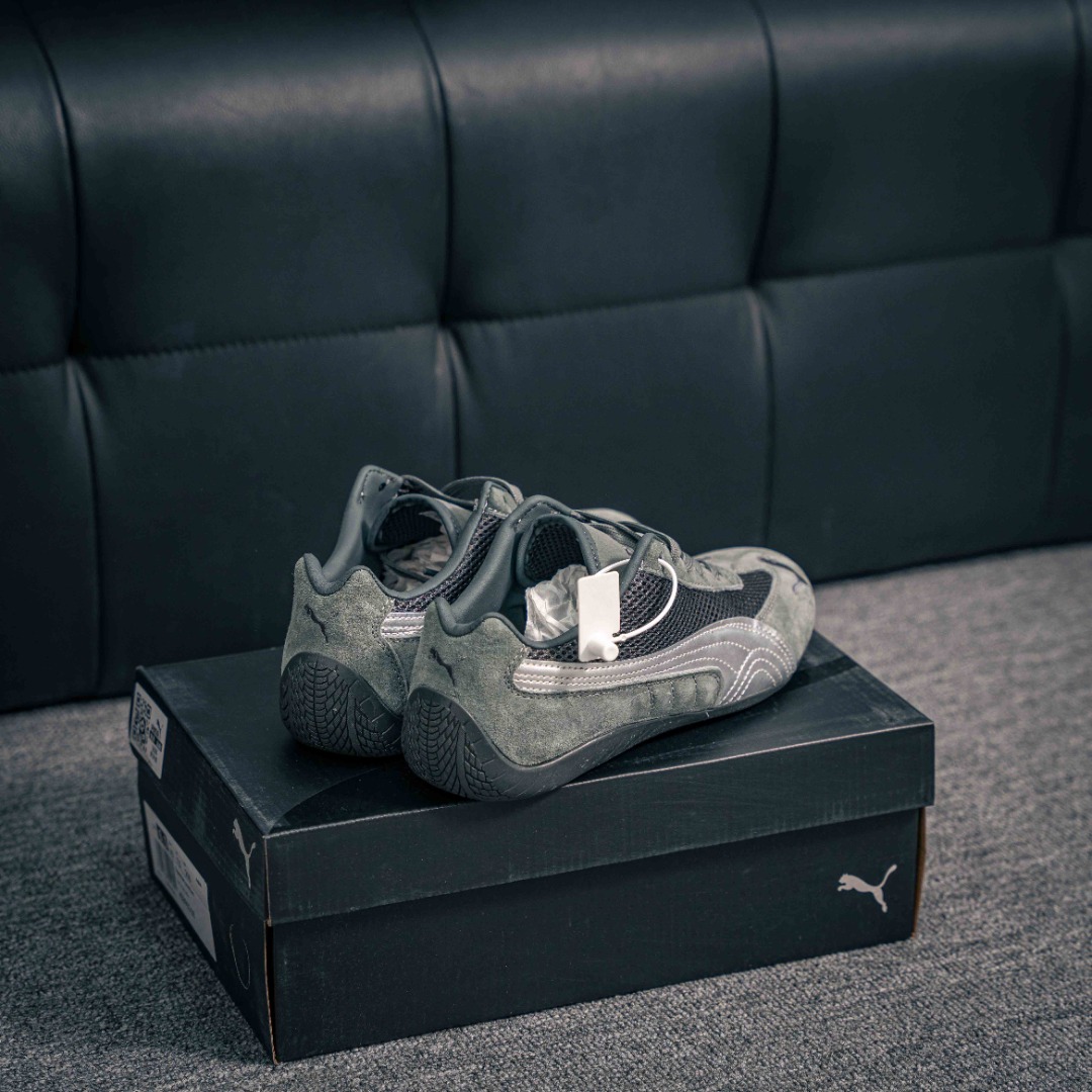 💰150        核心私

Puma Speedcat premlum
彪马薄底系列 复古运动休闲跑鞋 
鞋面设计轻量透气 提供了舒适性和穿着感受
柔软内里材质 穿着更加舒适
橡胶鞋底提供持久的牵引力
货号：403902 03
尺码：35 36 37 37.5 38 38.5 39.5 40 40.5 41.5 42 42.5 43 44 45