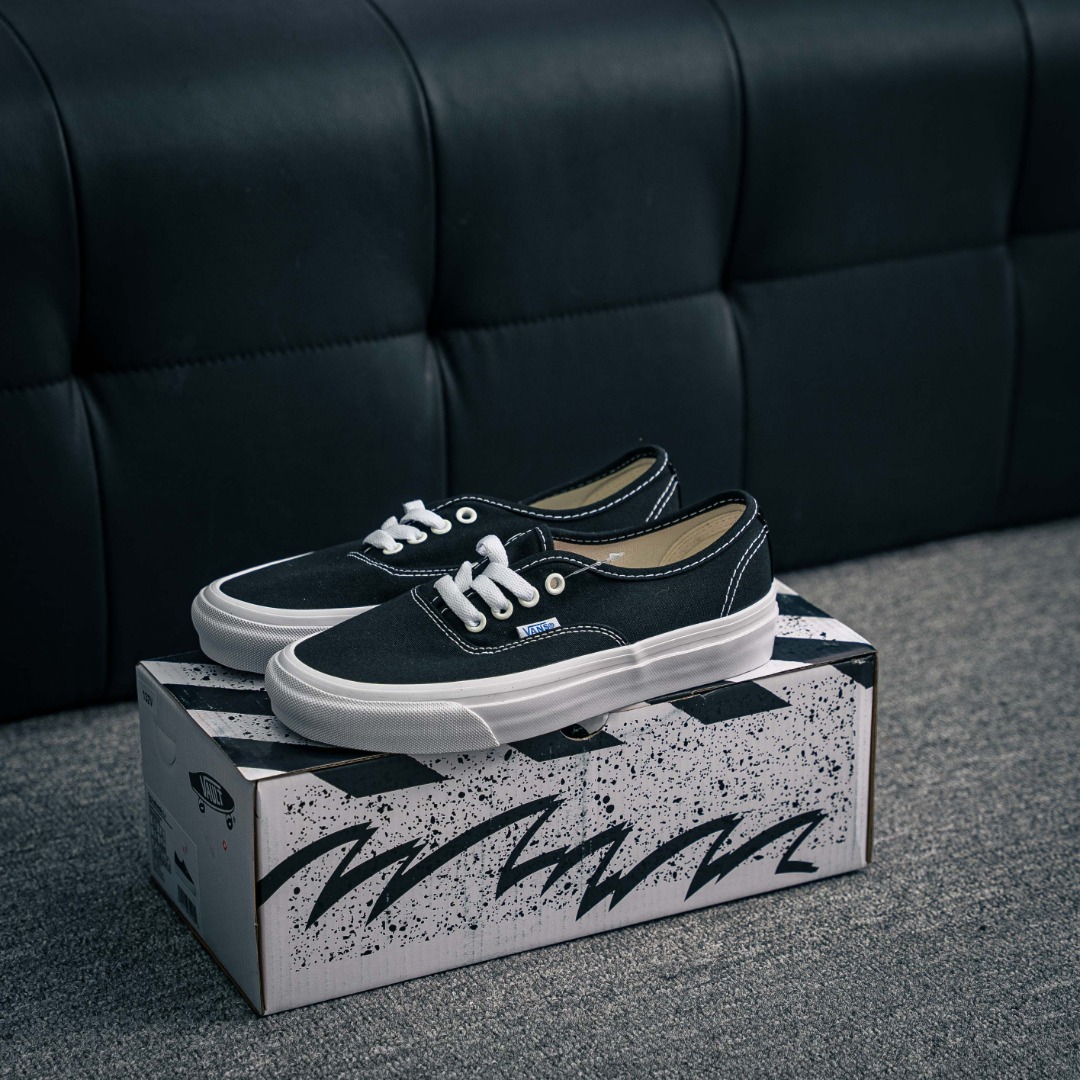 💰120         核心私

Vans Authentic  经典黑白舒适百搭低帮帆布鞋男女同款 
尺码:35 36 36.5 37 38 38.5 39 40 40.5 41 42 42.5 43 44