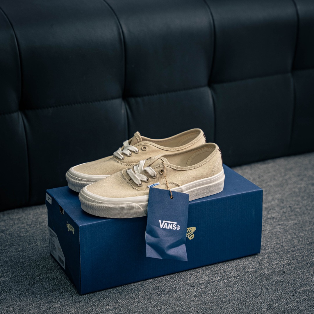 💰120         核心私

Vans Authentic REISSUE 44 春季六色全系列百搭舒适低帮帆布鞋男女同款 
尺码:35 36 36.5 37 38 38.5 39 40 40.5 41 42 42.5 43 44