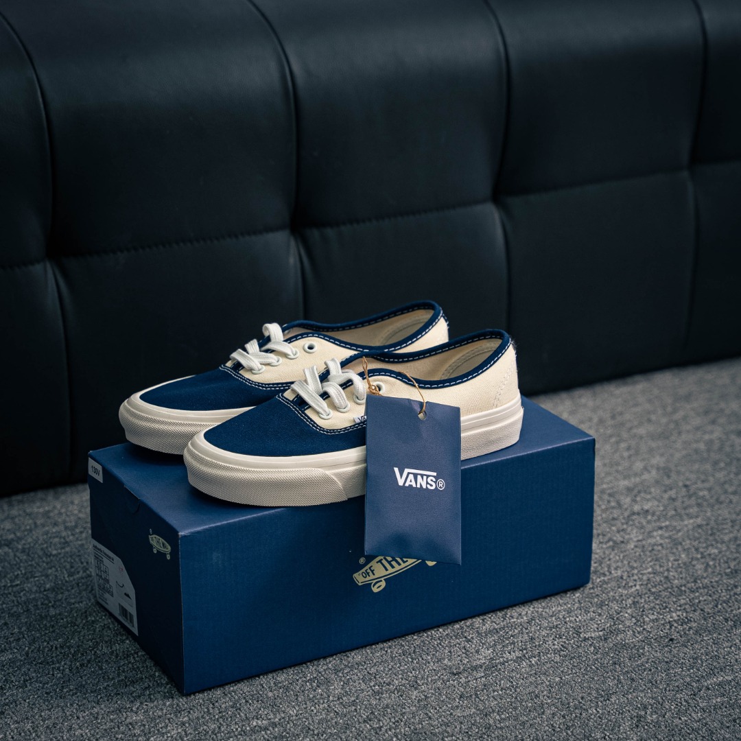 💰120         核心私

Vans Authentic REISSUE 44 春季六色全系列百搭舒适低帮帆布鞋男女同款 
尺码:35 36 36.5 37 38 38.5 39 40 40.5 41 42 42.5 43 44