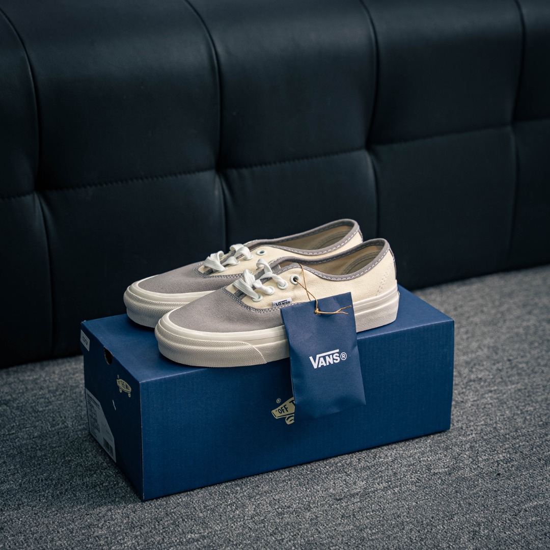 💰120         核心私

Vans Authentic REISSUE 44 春季六色全系列百搭舒适低帮帆布鞋男女同款 
尺码:35 36 36.5 37 38 38.5 39 40 40.5 41 42 42.5 43 44