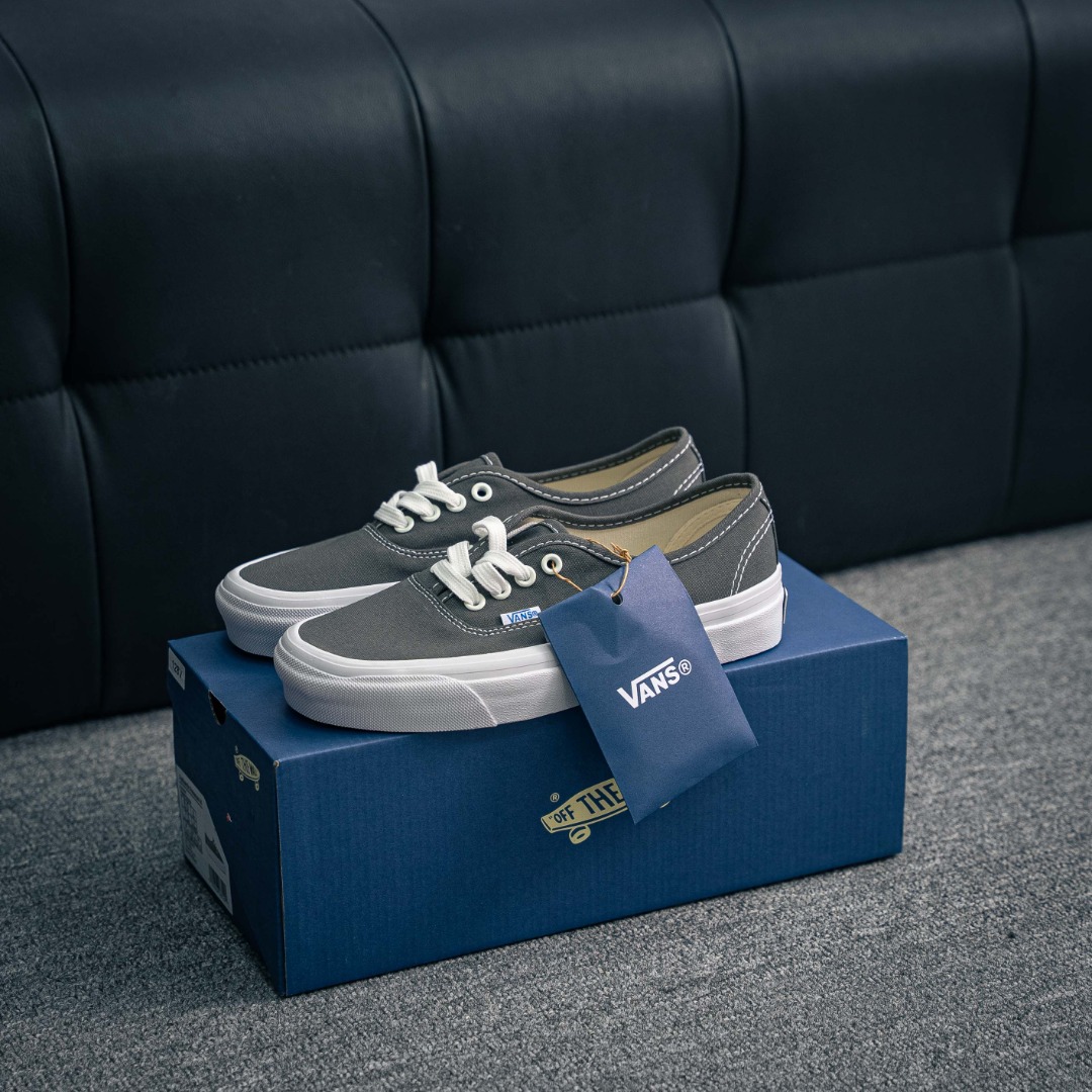 💰120         核心私

Vans Authentic REISSUE 44 春季六色全系列百搭舒适低帮帆布鞋男女同款 
尺码:35 36 36.5 37 38 38.5 39 40 40.5 41 42 42.5 43 44