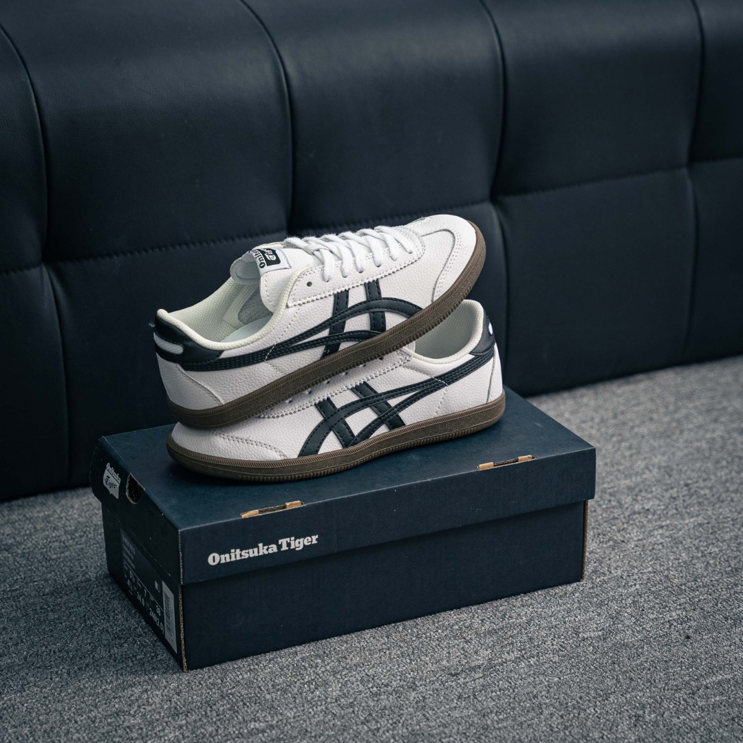 💰140         核心私

亚瑟士Onitsuka Tiger Tokuten 鬼家虎 德训低帮休闲板鞋 
货号：1183C429-100
尺码：36 37 38 39 40.5 41.5