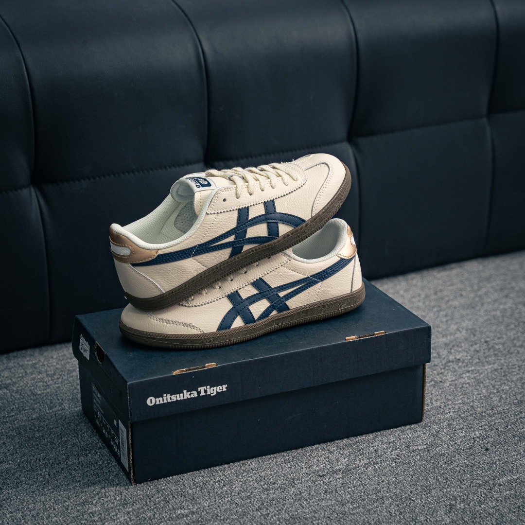 💰140         核心私

亚瑟士Onitsuka Tiger Tokuten 鬼家虎 德训低帮休闲板鞋 
货号：1183C429-200
尺码：36 37 38 39 40.5 41.5