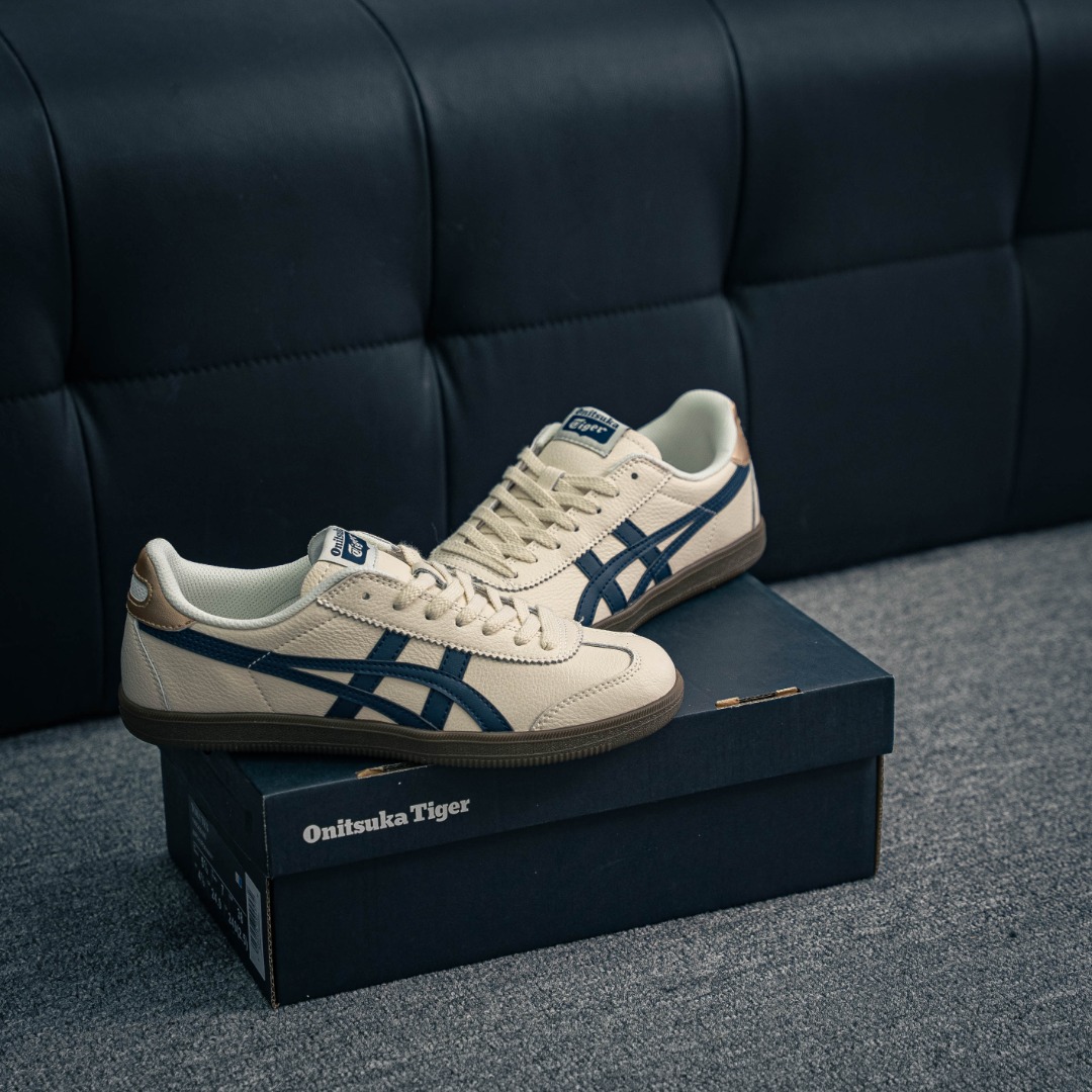 💰140         核心私

亚瑟士Onitsuka Tiger Tokuten 鬼家虎 德训低帮休闲板鞋 
货号：1183C429-200
尺码：36 37 38 39 40.5 41.5