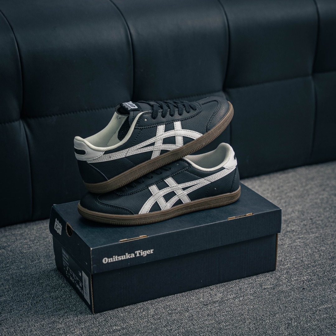 💰140         核心私

亚瑟士Onitsuka Tiger Tokuten 鬼家虎 德训低帮休闲板鞋 
货号：1183C429-001
尺码：36 37 38 39 40.5 41.5