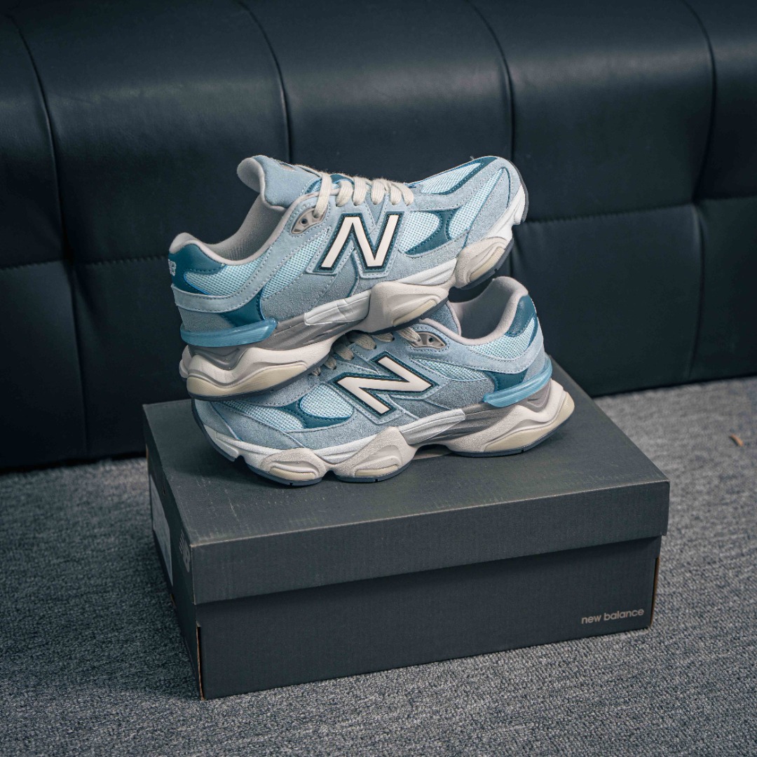 核心私 New Balance NB9060系列 新百伦绒面革网布经典百搭防滑耐磨透气低帮生活休闲鞋 全套原楦原纸板原厂数据开发 进口三明治网面 原装进口翻毛皮料正确绒感卡色 正确中底拉帮中底网布细节 原厂标裁 带紫光防伪 定制后跟透明水晶模块 冲裁组合 大底贴合程度胶水上色把控完美 整洁度挑战全网艺术家 多道序QC把关品质完善 匠心打造 耗时两个月开发完成 工艺极其复杂难度可想而知 新开独立私模大底 全网唯一正确六层组合大底 高端零售专供产物 货号:U9060EED