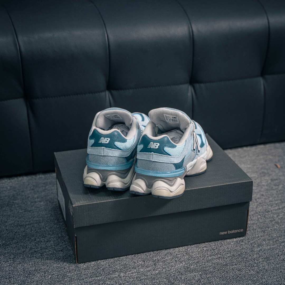 核心私 New Balance NB9060系列 新百伦绒面革网布经典百搭防滑耐磨透气低帮生活休闲鞋 全套原楦原纸板原厂数据开发 进口三明治网面 原装进口翻毛皮料正确绒感卡色 正确中底拉帮中底网布细节 原厂标裁 带紫光防伪 定制后跟透明水晶模块 冲裁组合 大底贴合程度胶水上色把控完美 整洁度挑战全网艺术家 多道序QC把关品质完善 匠心打造 耗时两个月开发完成 工艺极其复杂难度可想而知 新开独立私模大底 全网唯一正确六层组合大底 高端零售专供产物 货号:U9060EED