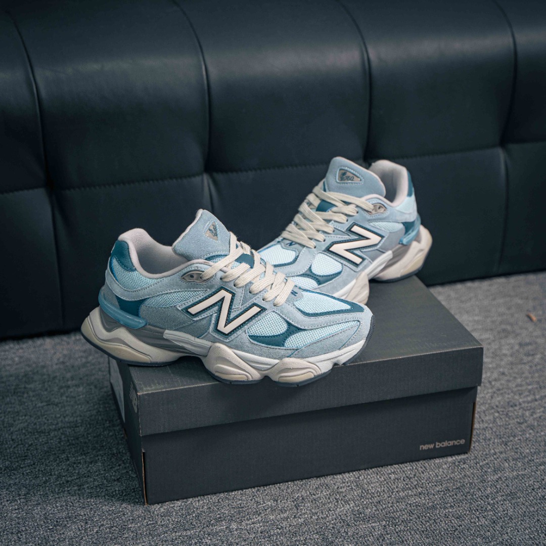 核心私 New Balance NB9060系列 新百伦绒面革网布经典百搭防滑耐磨透气低帮生活休闲鞋 全套原楦原纸板原厂数据开发 进口三明治网面 原装进口翻毛皮料正确绒感卡色 正确中底拉帮中底网布细节 原厂标裁 带紫光防伪 定制后跟透明水晶模块 冲裁组合 大底贴合程度胶水上色把控完美 整洁度挑战全网艺术家 多道序QC把关品质完善 匠心打造 耗时两个月开发完成 工艺极其复杂难度可想而知 新开独立私模大底 全网唯一正确六层组合大底 高端零售专供产物 货号:U9060EED