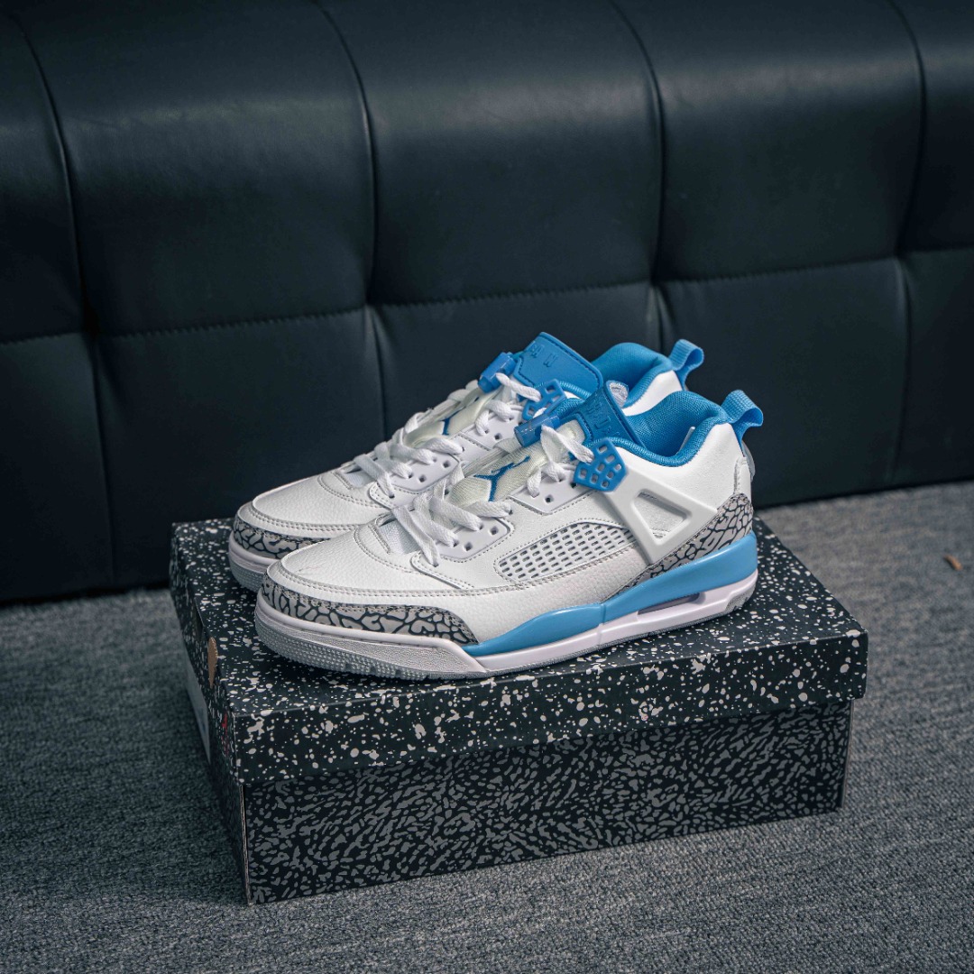 💰240        核心私

Air Jordan Spizike Low  国外X平台优先上线 防滑耐磨 低帮元素 外贸特供渠道批次 新配色不断更新开发 原装纸板楦头开发 独家私模八层组合大底 市场唯一正确版本 融入Ari Jordan 3流行和经典设计，打造鞋底和鞋面 两边穿插上Ari Jordan 4特色护脚腕 镶进Ari Jordan 5和Ari Jordan 6经典素材 完美结合潮流前沿和独树一格的大家风范 
货号：FQ1759 141
尺码：36 36.5 37.5 38 38.5 39 40 40.5 41 42 42.5 43 44 44.5 45 46 47
3712