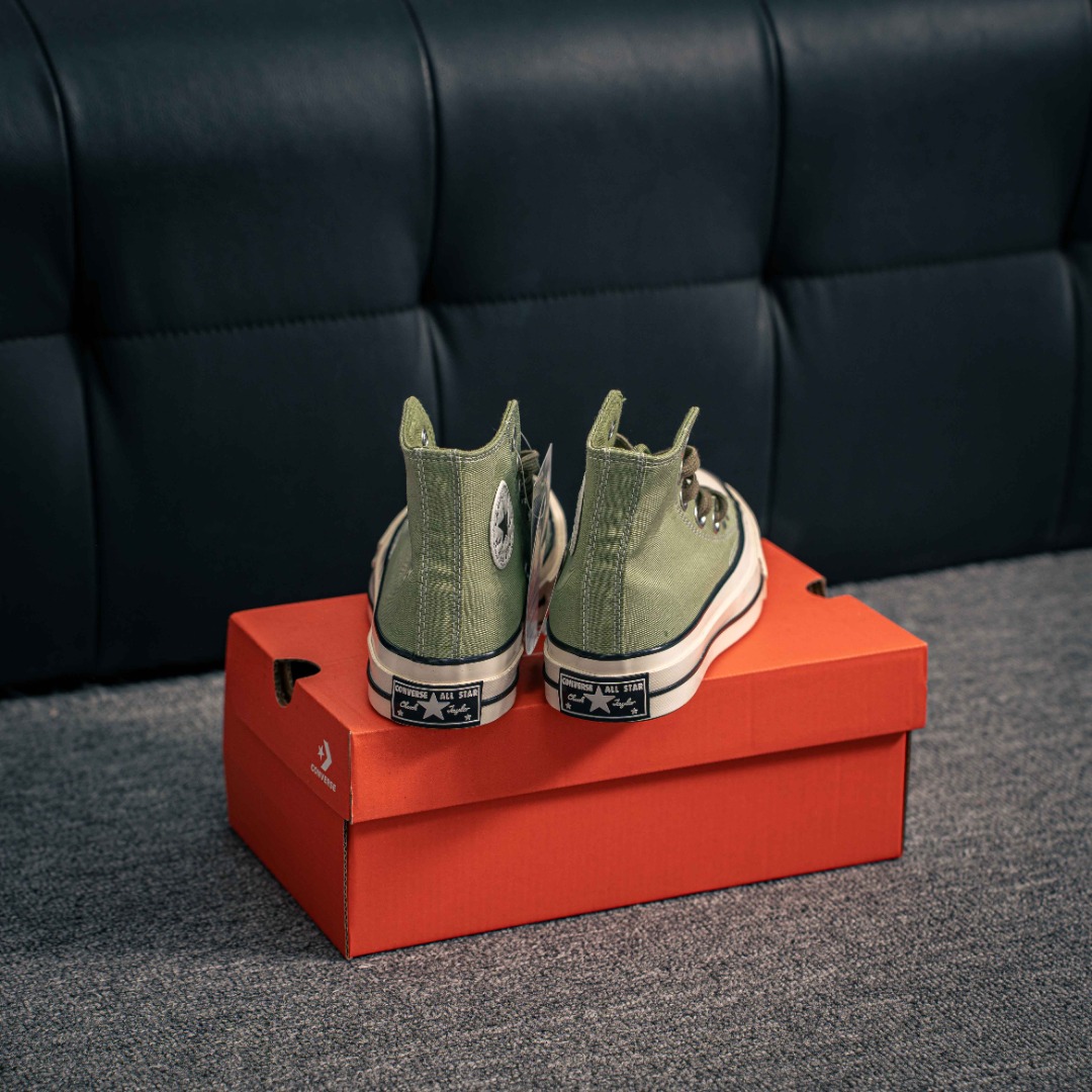 💰140 核心私
Converse Chuck 1970s XLD 牛油果绿
当季新品 一眼就心动的绿色
这双匡威牛油果绿配色的小鞋真的太适合了 聚酯纤维帆布材质,坚固耐穿,适合户外穿着,采用缝线工艺,做工精致,简约百搭 夏日色调和同色系鞋带,夏日专属配色。
高帮货号:A03439C
低帮货号:A03438C
尺码:35-44(36.5 37.5 39.5 41.5 42.5)
YK