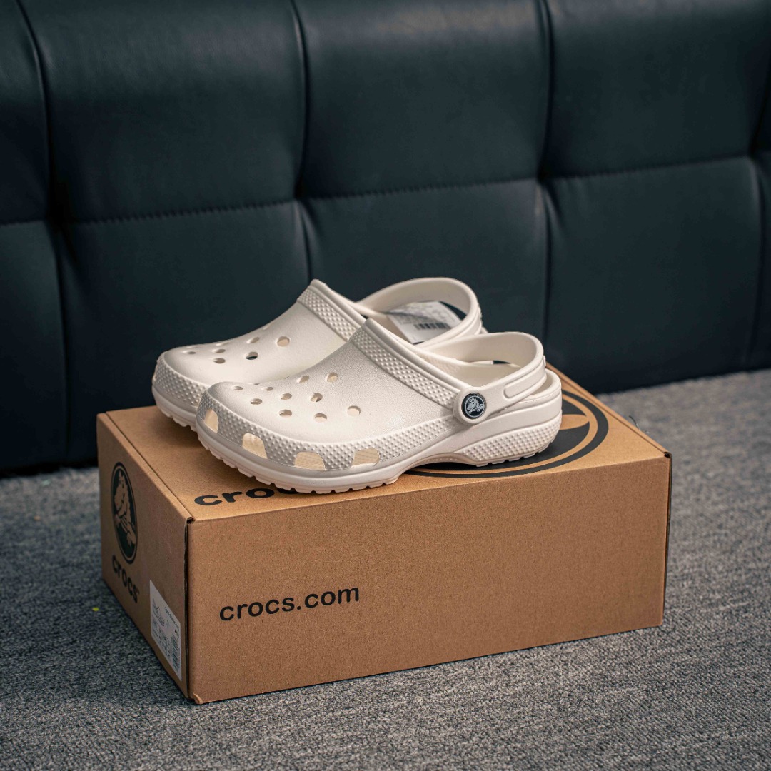 💰85 核心私
卡骆驰Crocs Classic Clog 卡骆驰全系列休闲沙滩洞洞拖鞋凉鞋 超轻Croslite专利材料打造 鞋面更加耐用易清洗 该鞋款轻盈舒
尺码:36 37 38 39 40 41 42 43 44 45 46 47