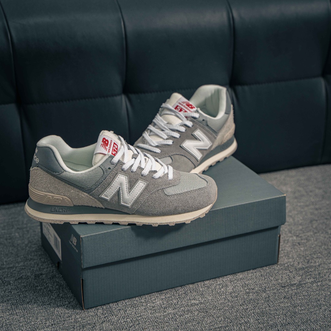 💰160        核心私

新百伦New Balance NB5740系列 凭借多种严选的优质素材重塑出让人耳目一新又充满层次感的革新中低结构。为呼应90年代的巨大化潮流，鞋侧也点题采用了相应的巨大化Logo，并且加上反光细节点缀，再结合同样启发自574并经过改良的抓地鞋底，可谓集结两大年代的注目设计元素 
货号：U574BKR
尺码：36 36.5 37.5 38 38.5 39 40 40.5 41 42 42.5 43 44 45
1433