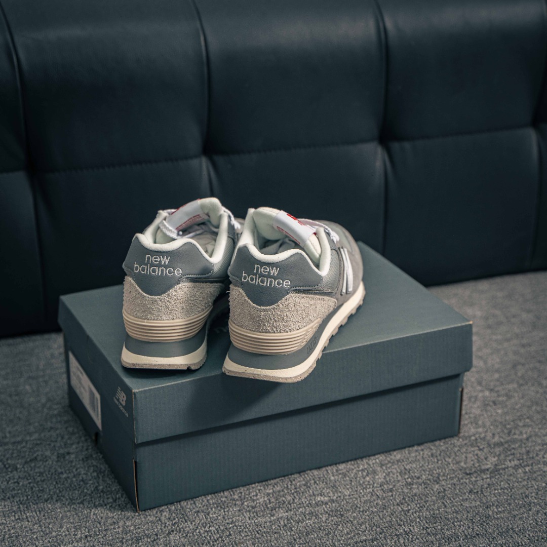 💰160        核心私

新百伦New Balance NB5740系列 凭借多种严选的优质素材重塑出让人耳目一新又充满层次感的革新中低结构。为呼应90年代的巨大化潮流，鞋侧也点题采用了相应的巨大化Logo，并且加上反光细节点缀，再结合同样启发自574并经过改良的抓地鞋底，可谓集结两大年代的注目设计元素 
货号：U574BKR
尺码：36 36.5 37.5 38 38.5 39 40 40.5 41 42 42.5 43 44 45
1433