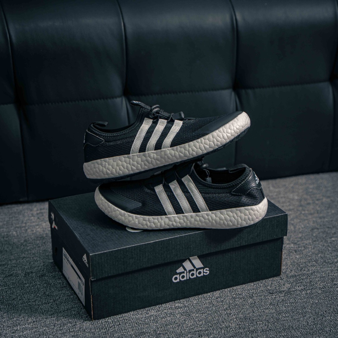 💰140         核心私

涉水鞋一出 玩水的季节又来临了
Adidas Terrex Daroga Two 13 Heat.rdy 阿迪达斯 低帮 褐色 男女同款 织物溯溪鞋耐磨透气低邦户外功能性运动鞋 无论是海边旅行、河岸漫步，还是晴日徒步，这款Adidas涉水鞋力求带来舒适脚感。搭载HEAT.RDY御热科技，穿着舒适。含弹力鞋跟,舒适贴合。配Traxiony外底,旨在方便陆地和水上活动。把它收纳到你的包里，出发吧。• 系带设计• 织物鞋面• 弹力鞋跟结构• 乙烯/乙酸乙烯酯（EVA）中底• Traxions外底。
货号：XY2024
尺码：39 40 40.5 41 42 42.5 43 44 45
1515