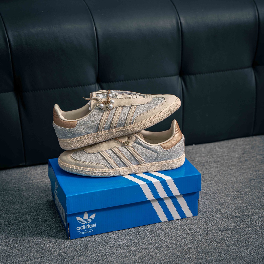 核心私 Adidas Samba OG 桑巴舞街头系列德训运动板鞋 采用固色翻毛皮组合牛剖革鞋面材质 外置正确3层组合围条加厚烟胶橡胶大底 货号:JQ2616