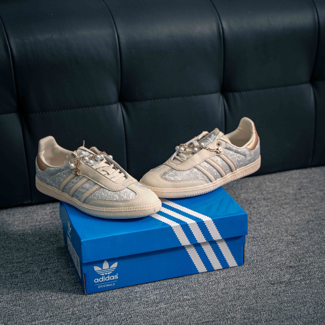 核心私 Adidas Samba OG 桑巴舞街头系列德训运动板鞋 采用固色翻毛皮组合牛剖革鞋面材质 外置正确3层组合围条加厚烟胶橡胶大底 货号:JQ2616