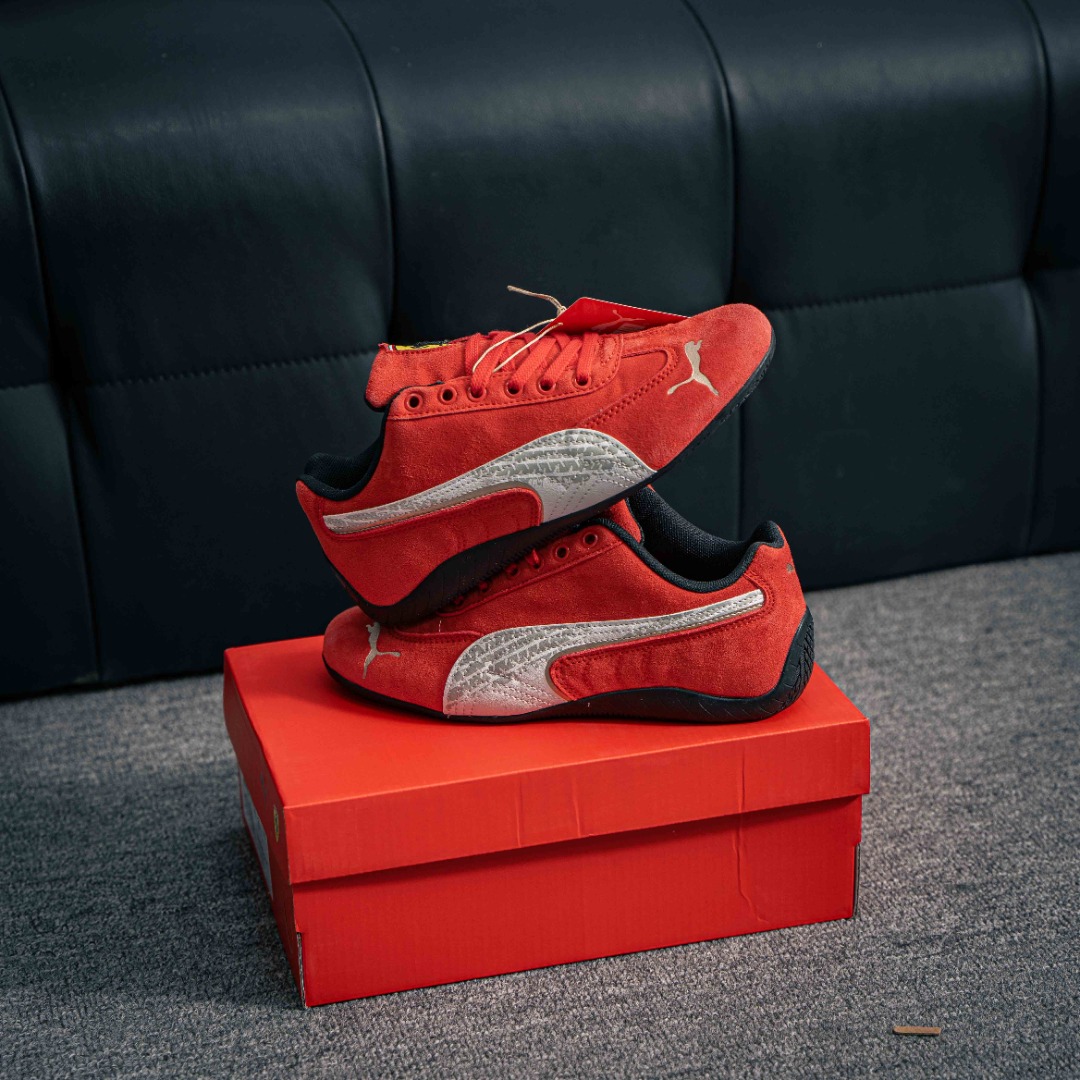 💰160     核心私

Puma Ferrarl Speedcat CN GP 复古单品
彪马 防滑耐磨低帮德训板鞋
货号：309180 01
尺码：35.5 36 36.5 37 38 38.5 39 40 40.5 41 42 42.5 43 44 45
3226