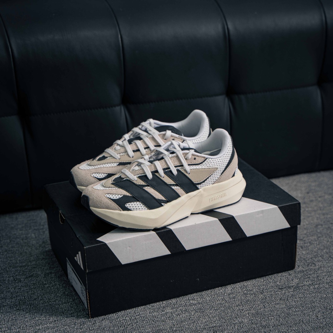 核心私 Adidas Lightblaze 阿迪透气跑步鞋 货号:JH6944 as