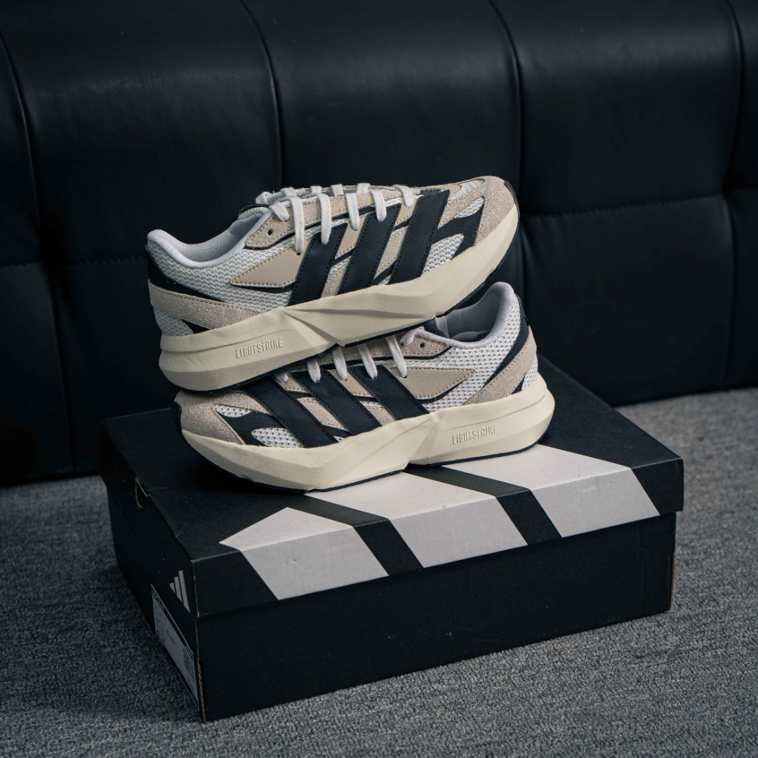 核心私 Adidas Lightblaze 阿迪透气跑步鞋 货号:JH6944 as